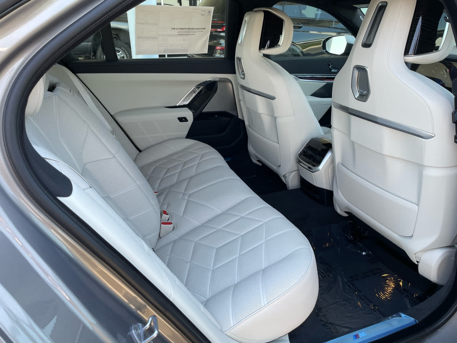 2025 BMW 7 Series 740i - Photo 9