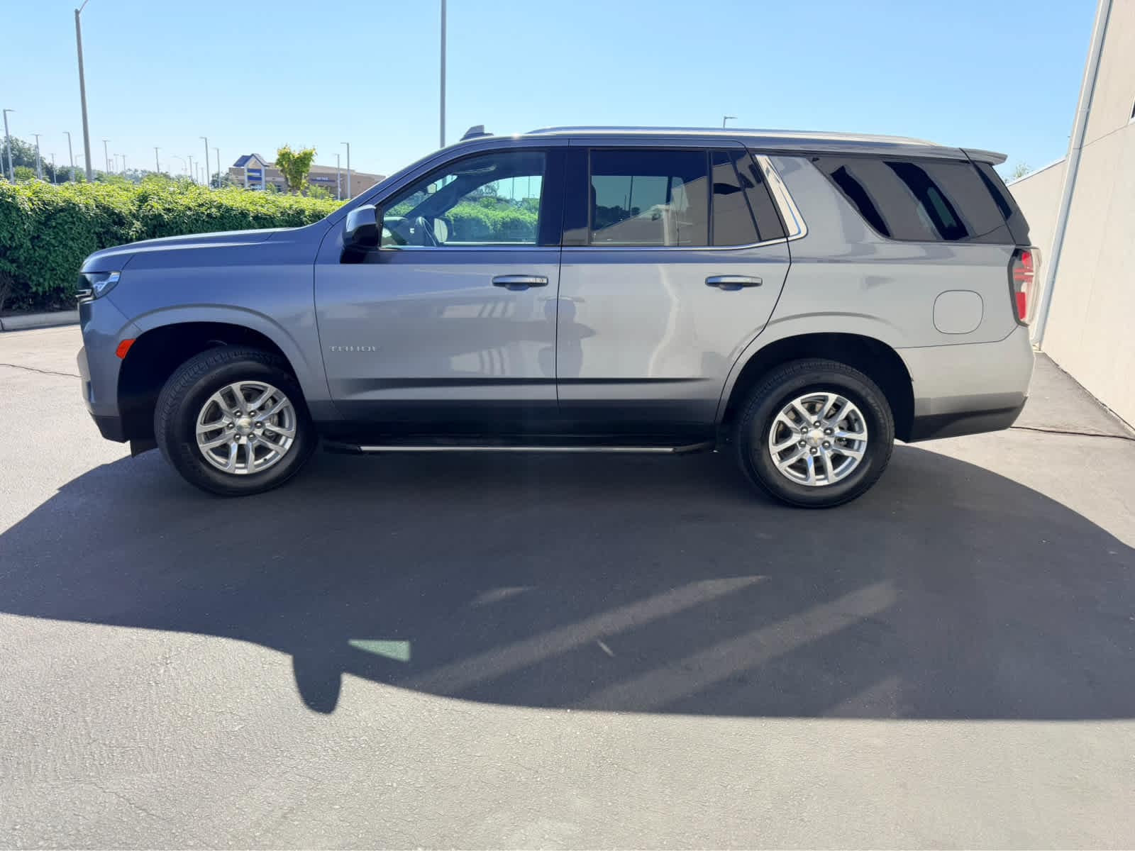 2022 Chevrolet Tahoe LS Sport Utility 4D photo 3