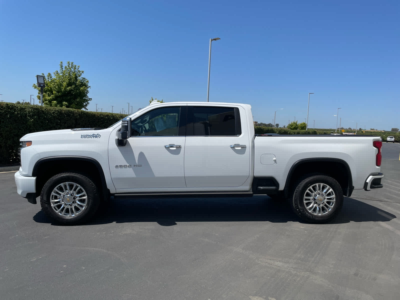2022 Chevrolet Silverado High Country photo 3
