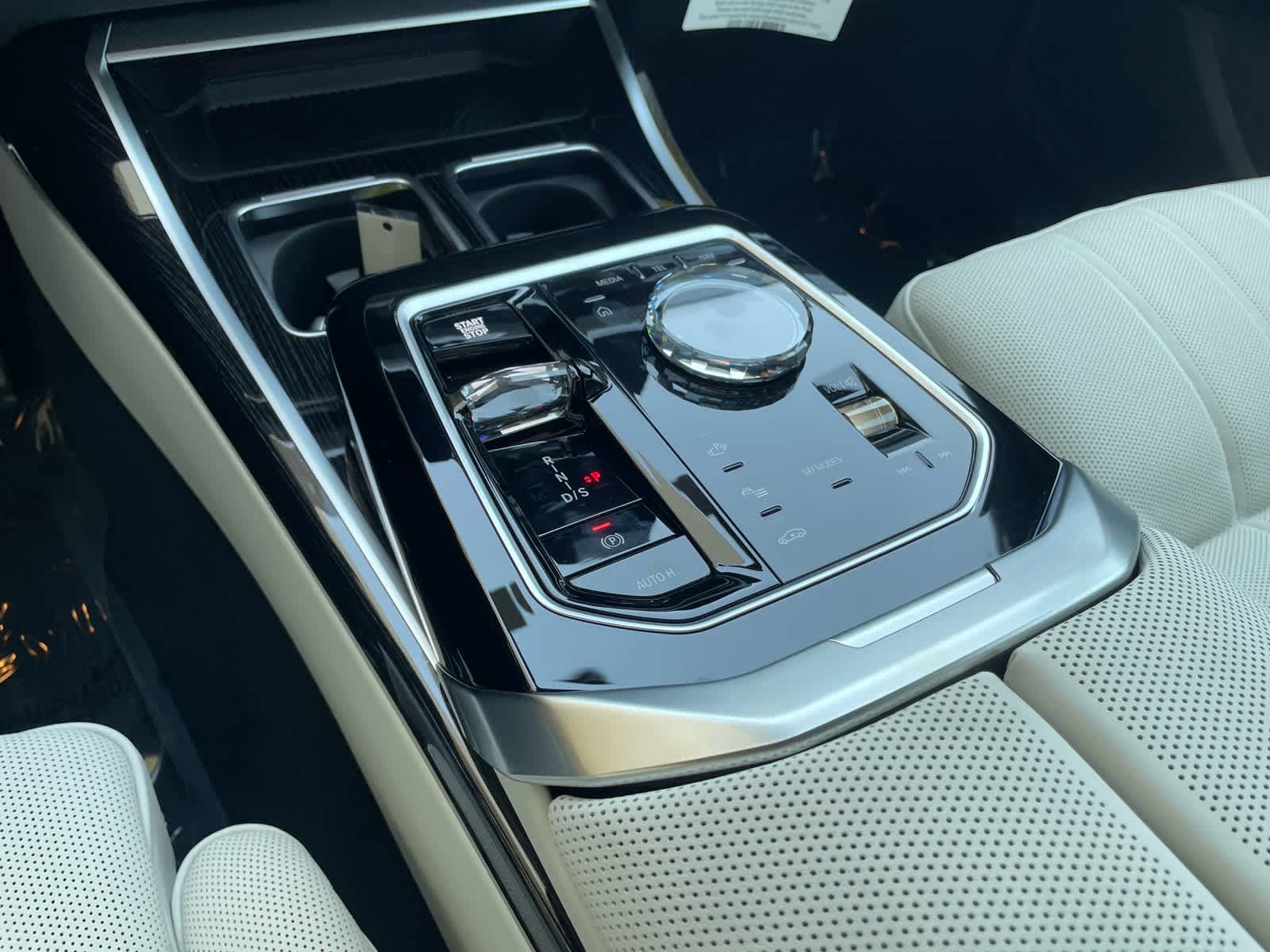 2025 BMW 7 Series 740i - Photo 13
