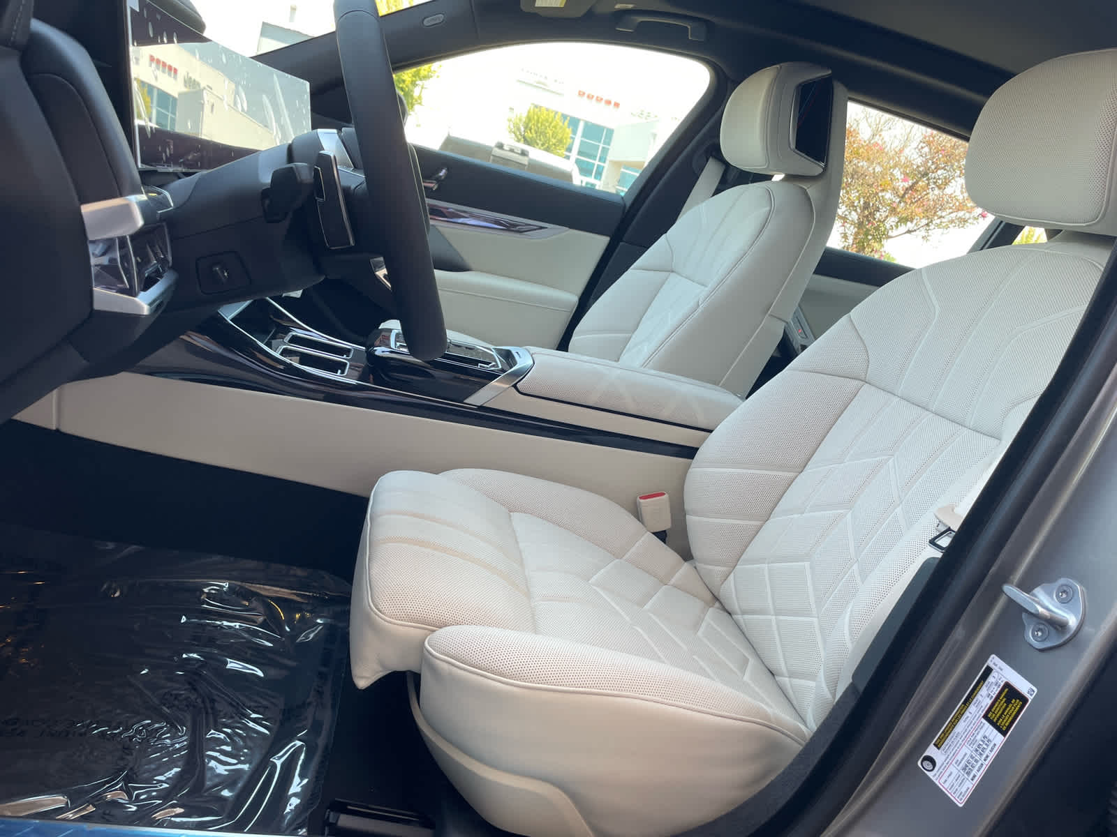 2025 BMW 7 Series 740i - Photo 7