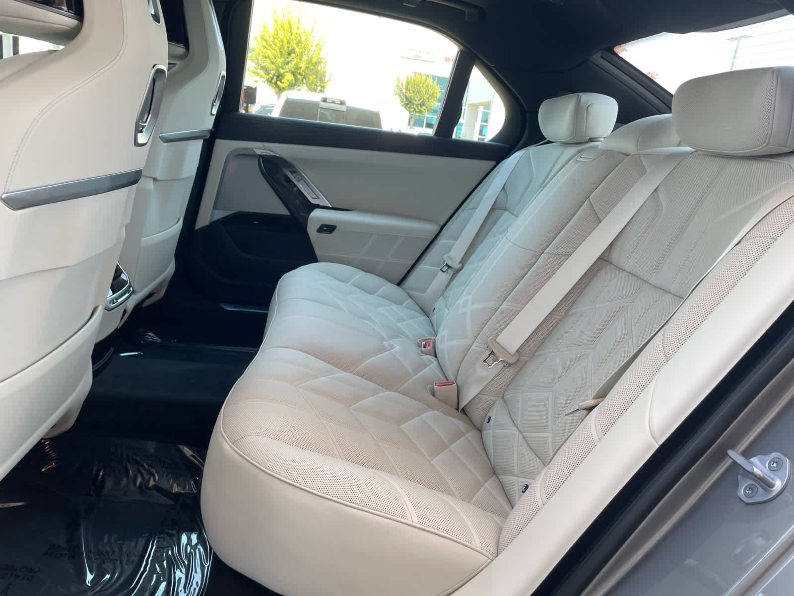 2025 BMW 7 Series 740i - Photo 8