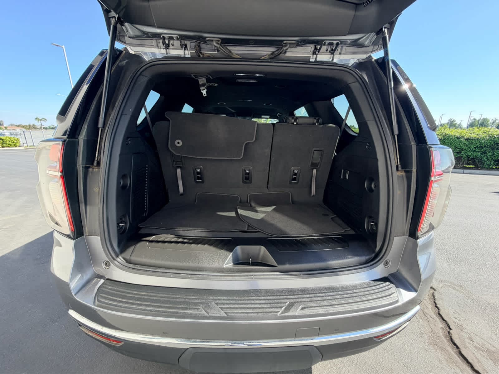 2022 Chevrolet Tahoe LS Sport Utility 4D photo 5