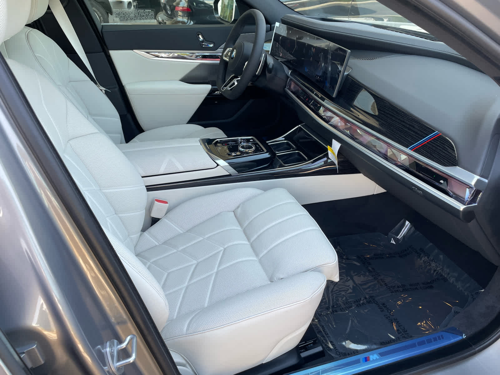 2025 BMW 7 Series 740i - Photo 10