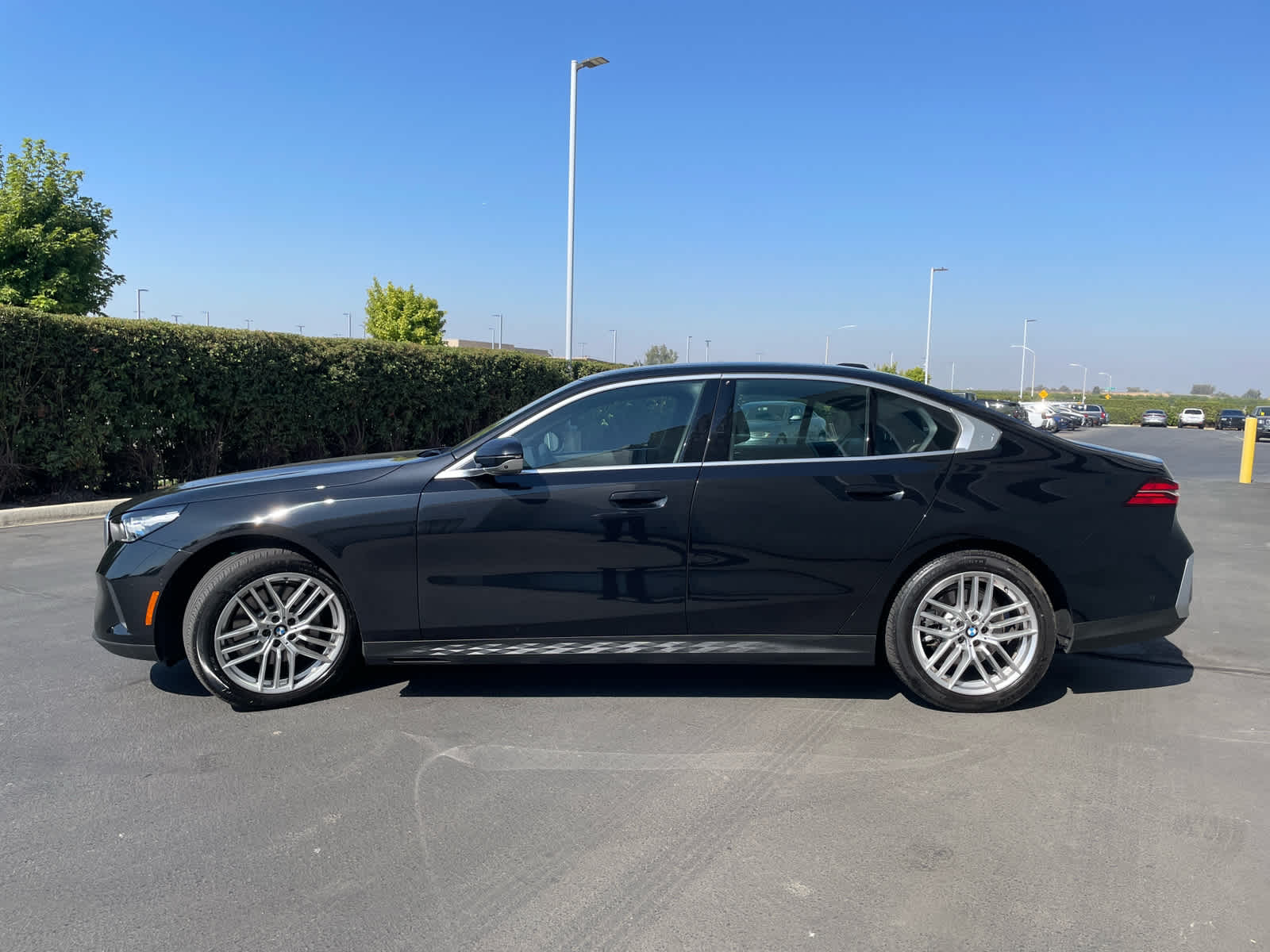 2025 Bmw 530i Sedan photo 3