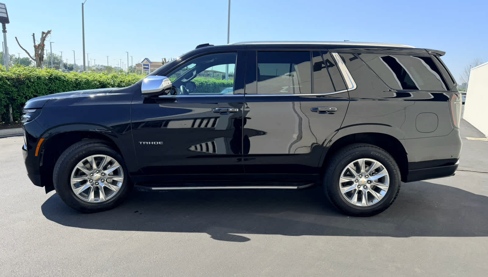 2025 Chevrolet Tahoe UT photo 3