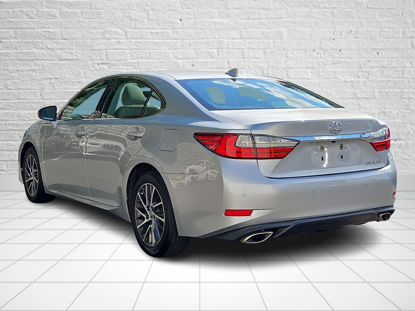 2016 Lexus ES 350 photo 4