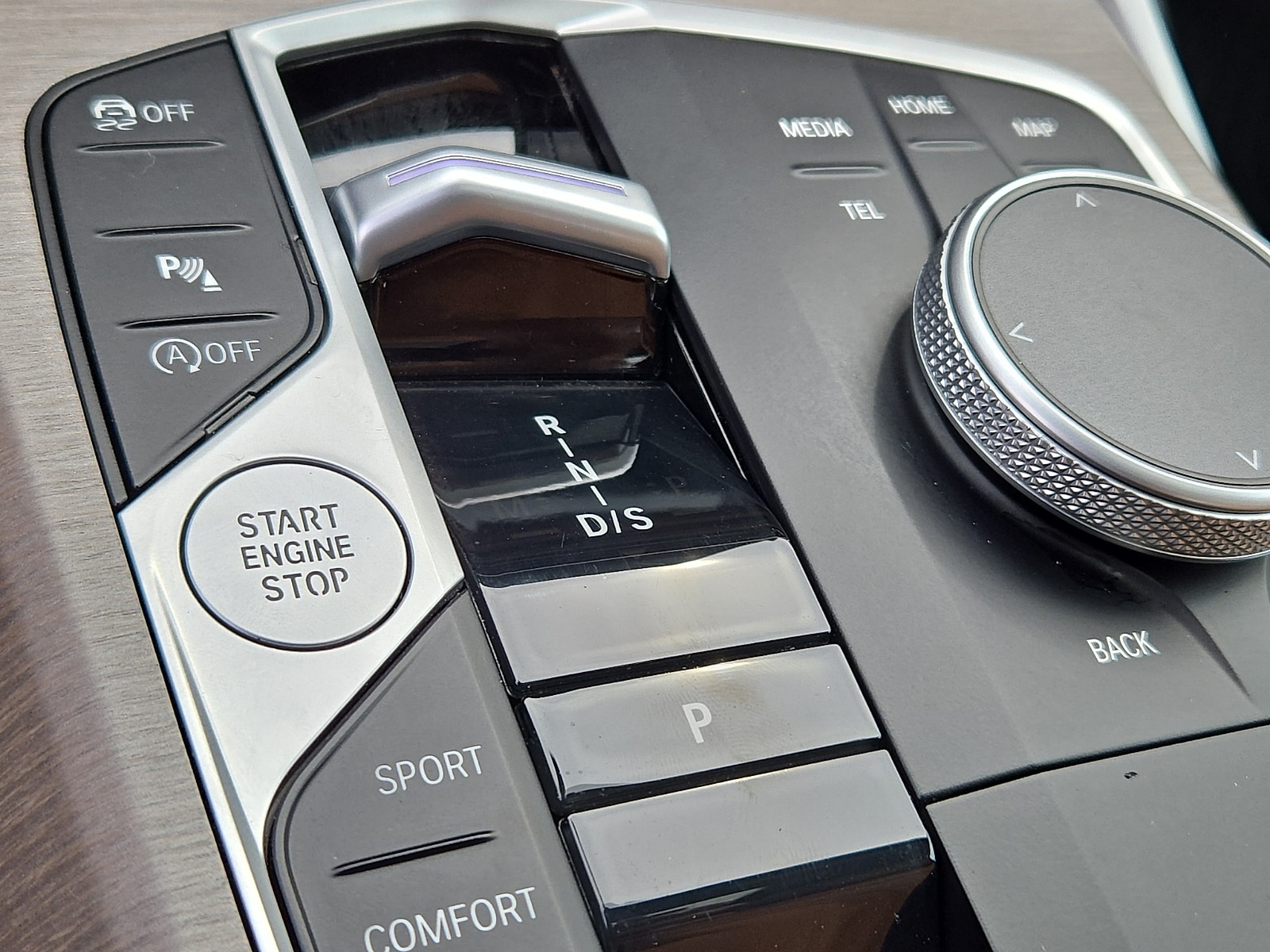 2025 BMW 3 Series 330i - Photo 15