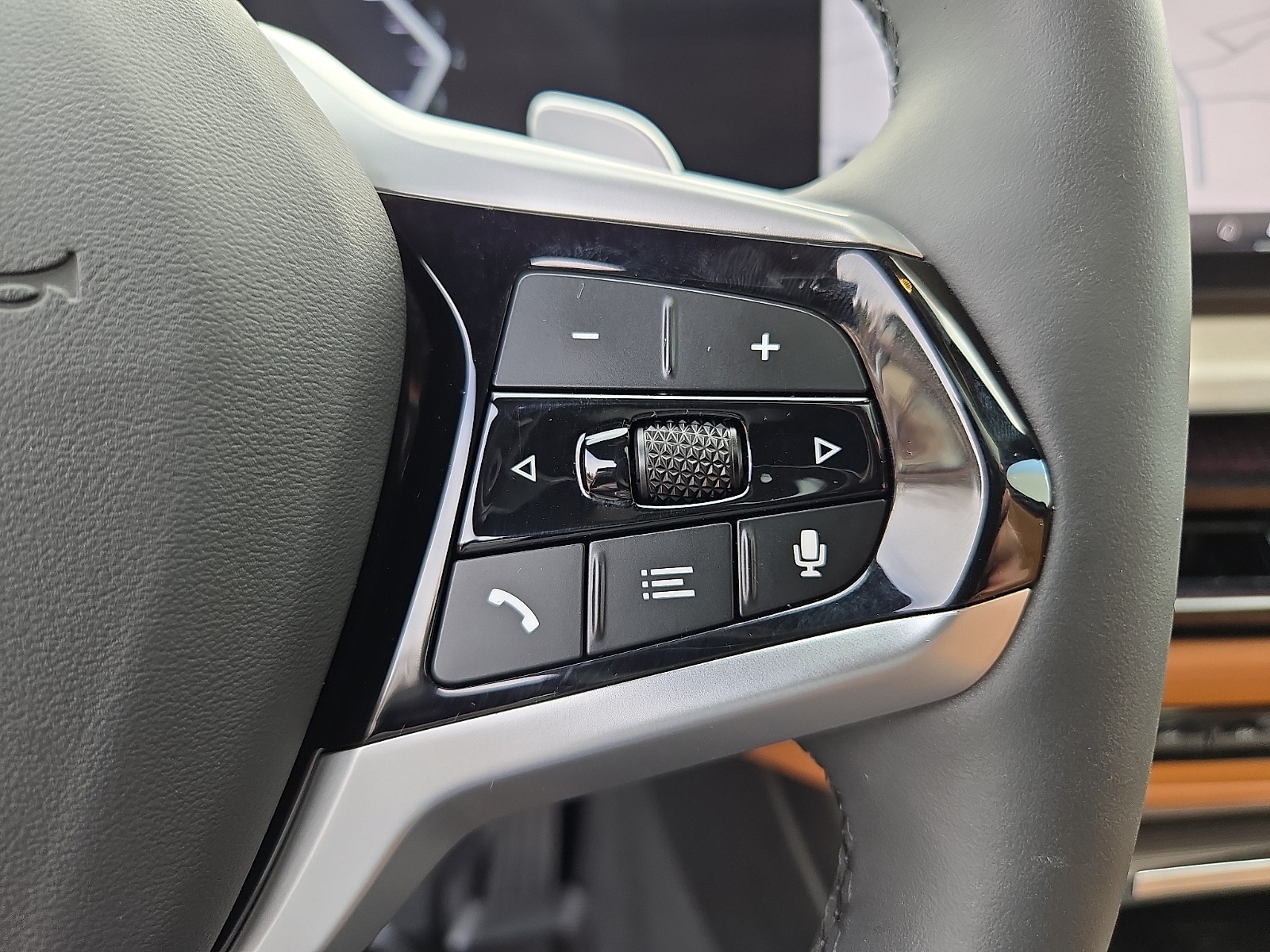 2025 BMW 3 Series 330i - Photo 23