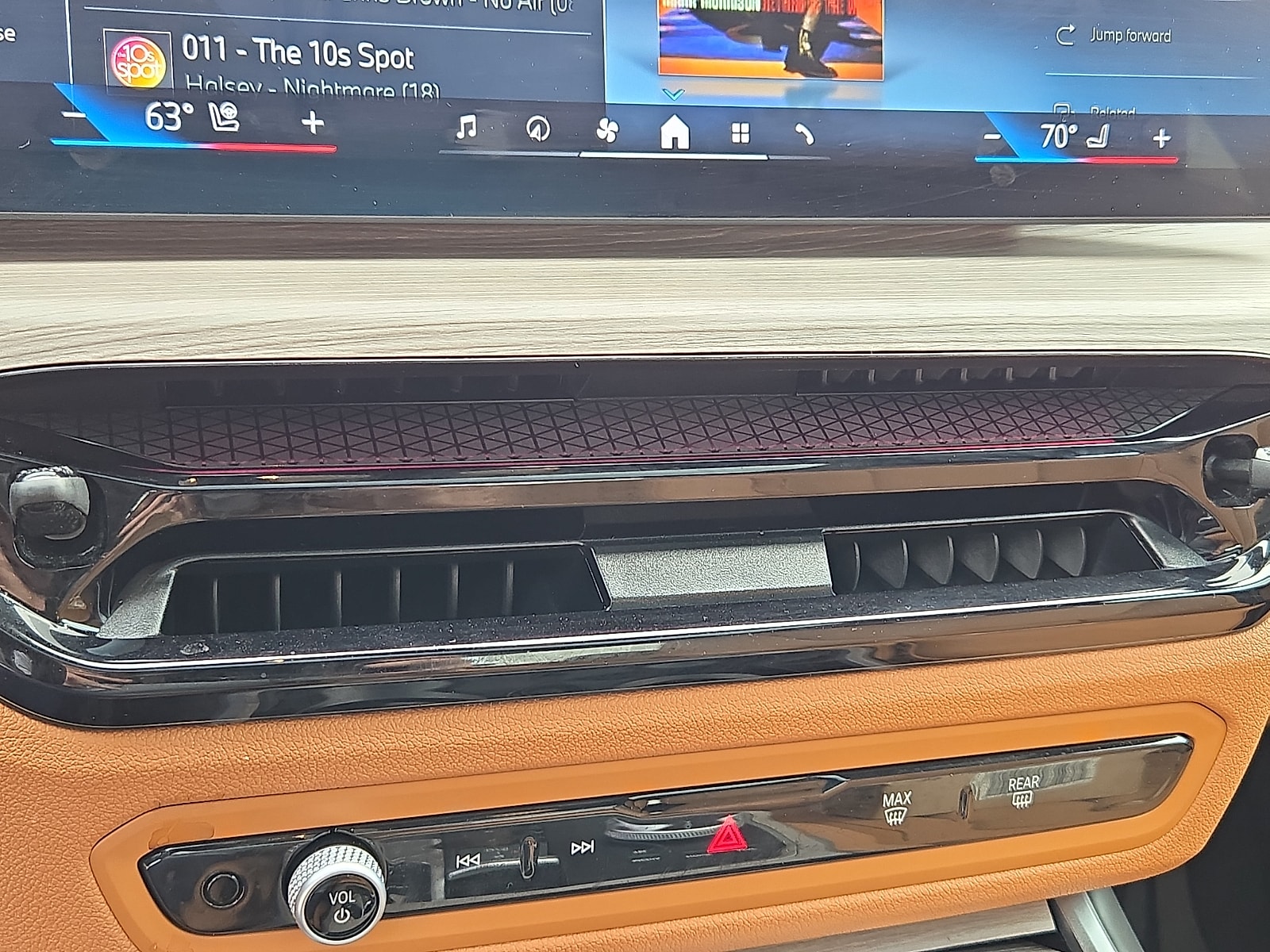 2025 BMW 3 Series 330i - Photo 16