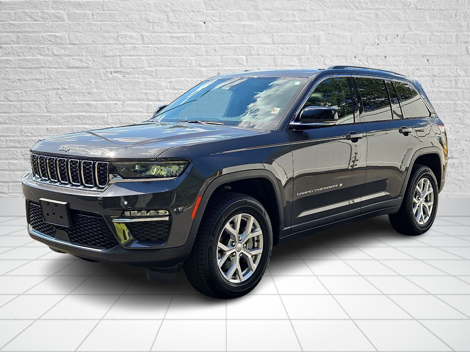 2022 Jeep Grand Cherokee Limited photo 2