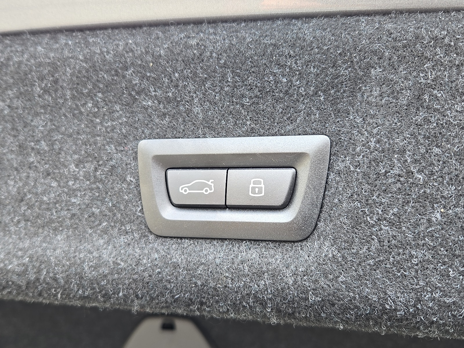2025 BMW 3 Series 330i - Photo 29