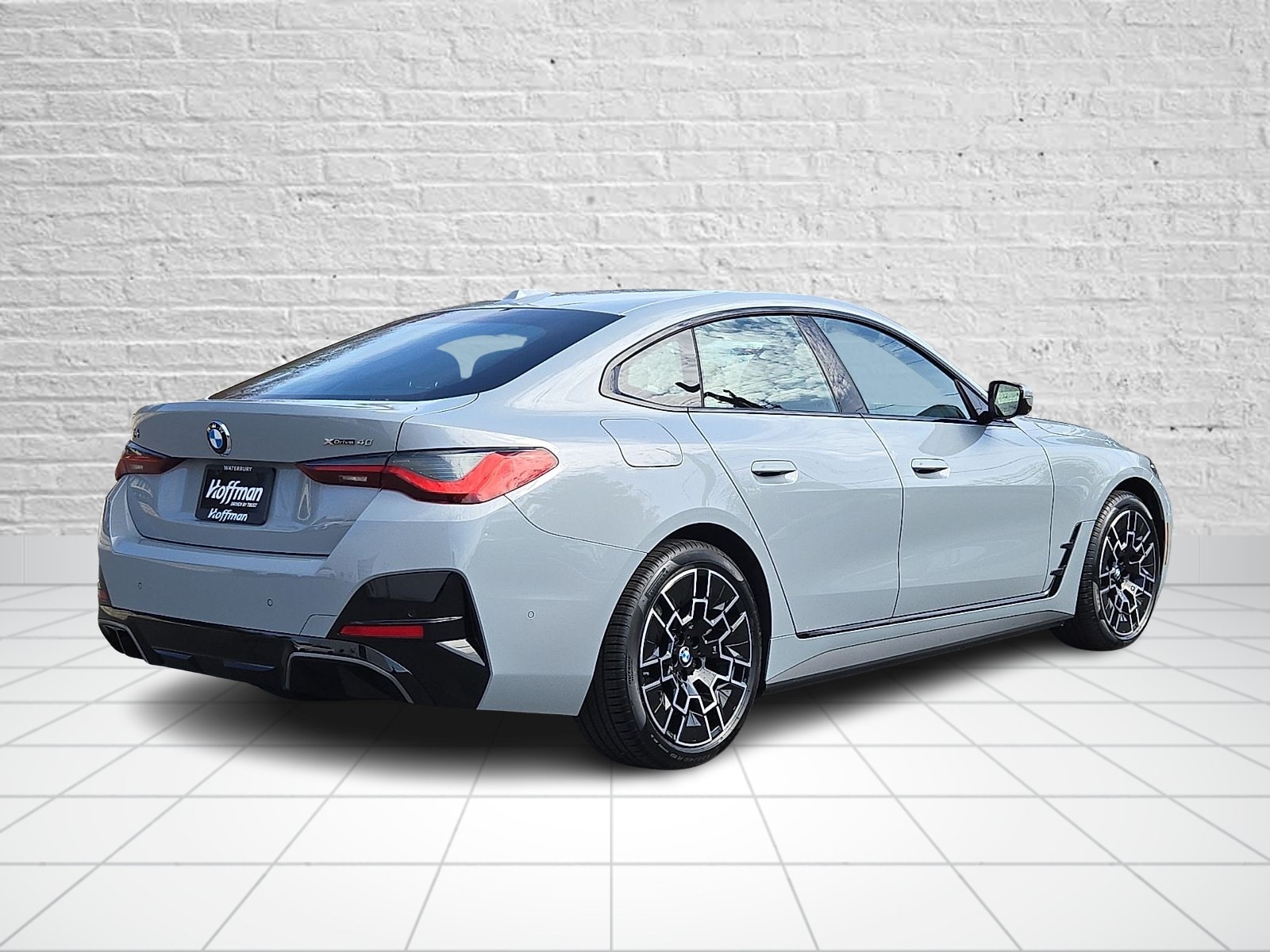 View vehicle photo 4