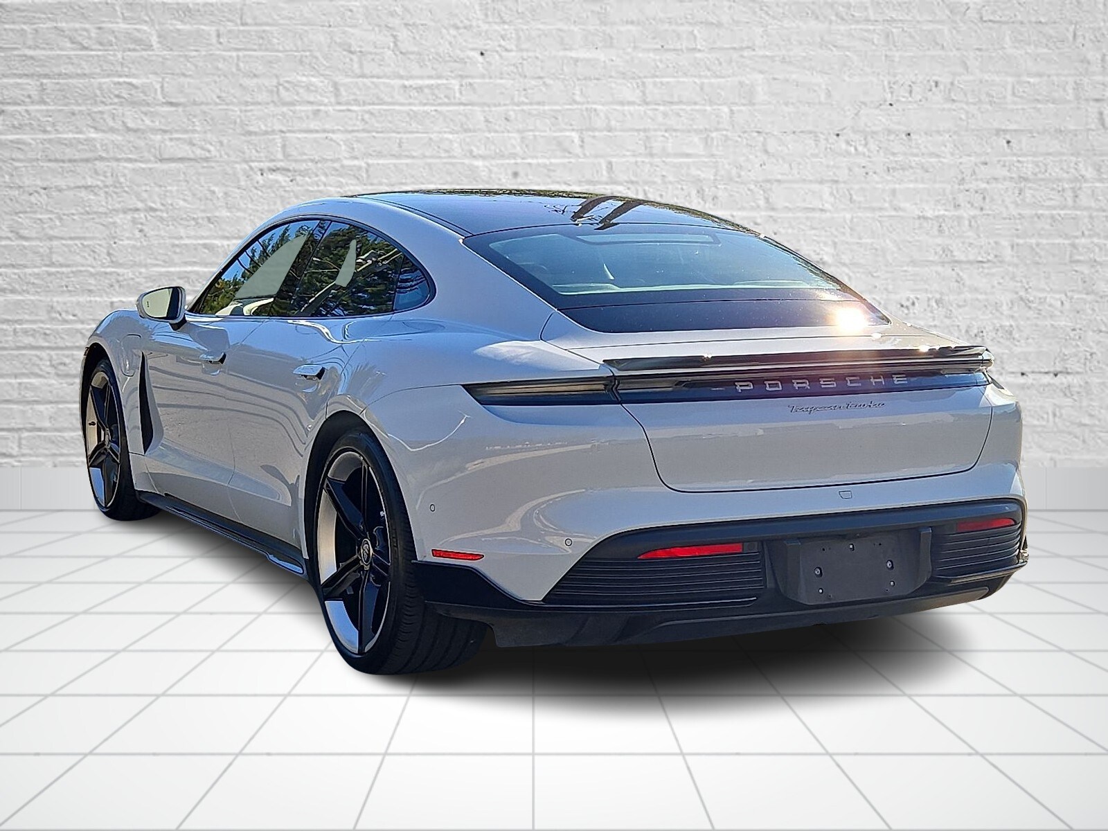 2020 Porsche Taycan Turbo photo 4