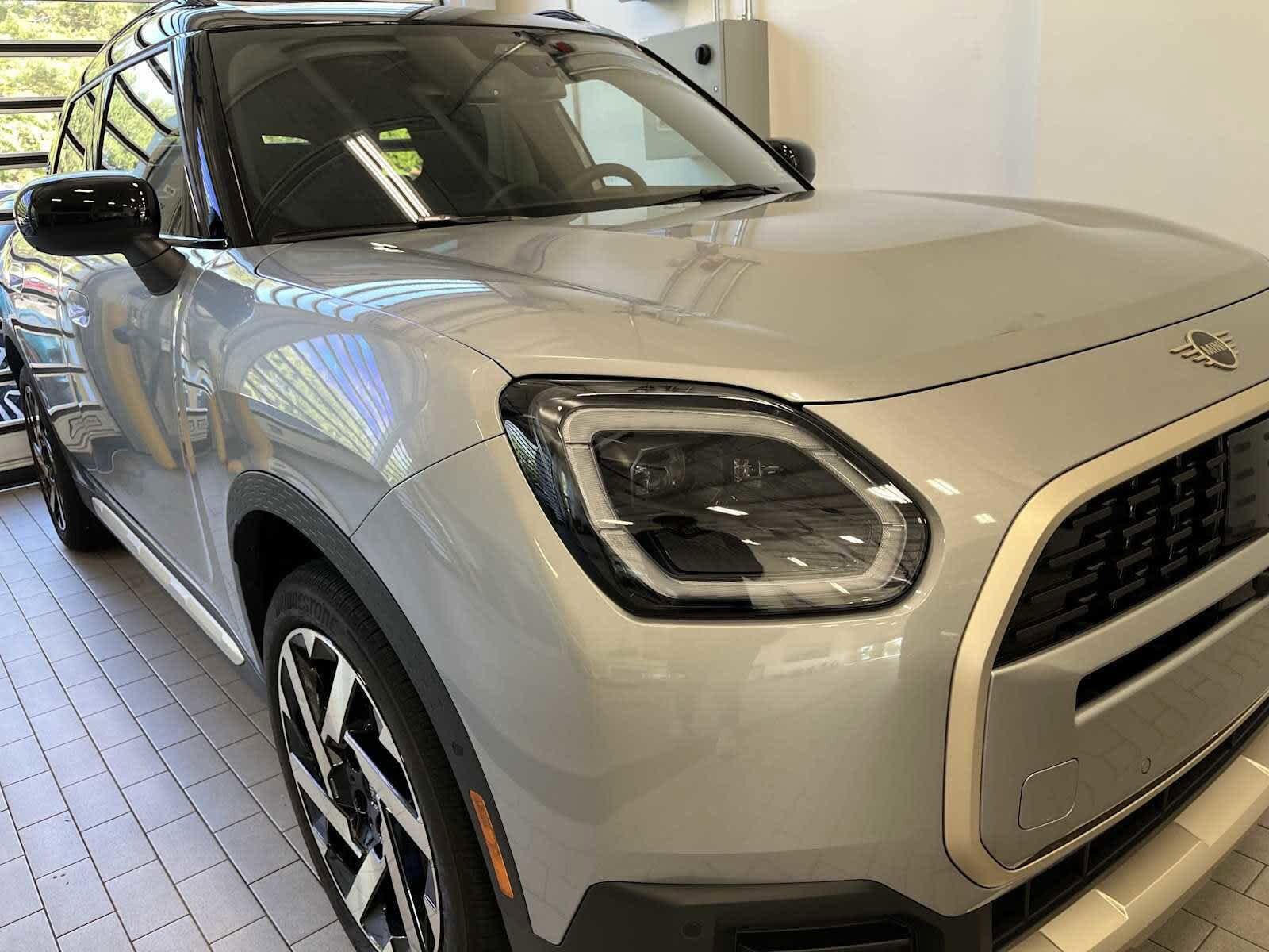 2025 Mini Cooper S ALL4 photo 2