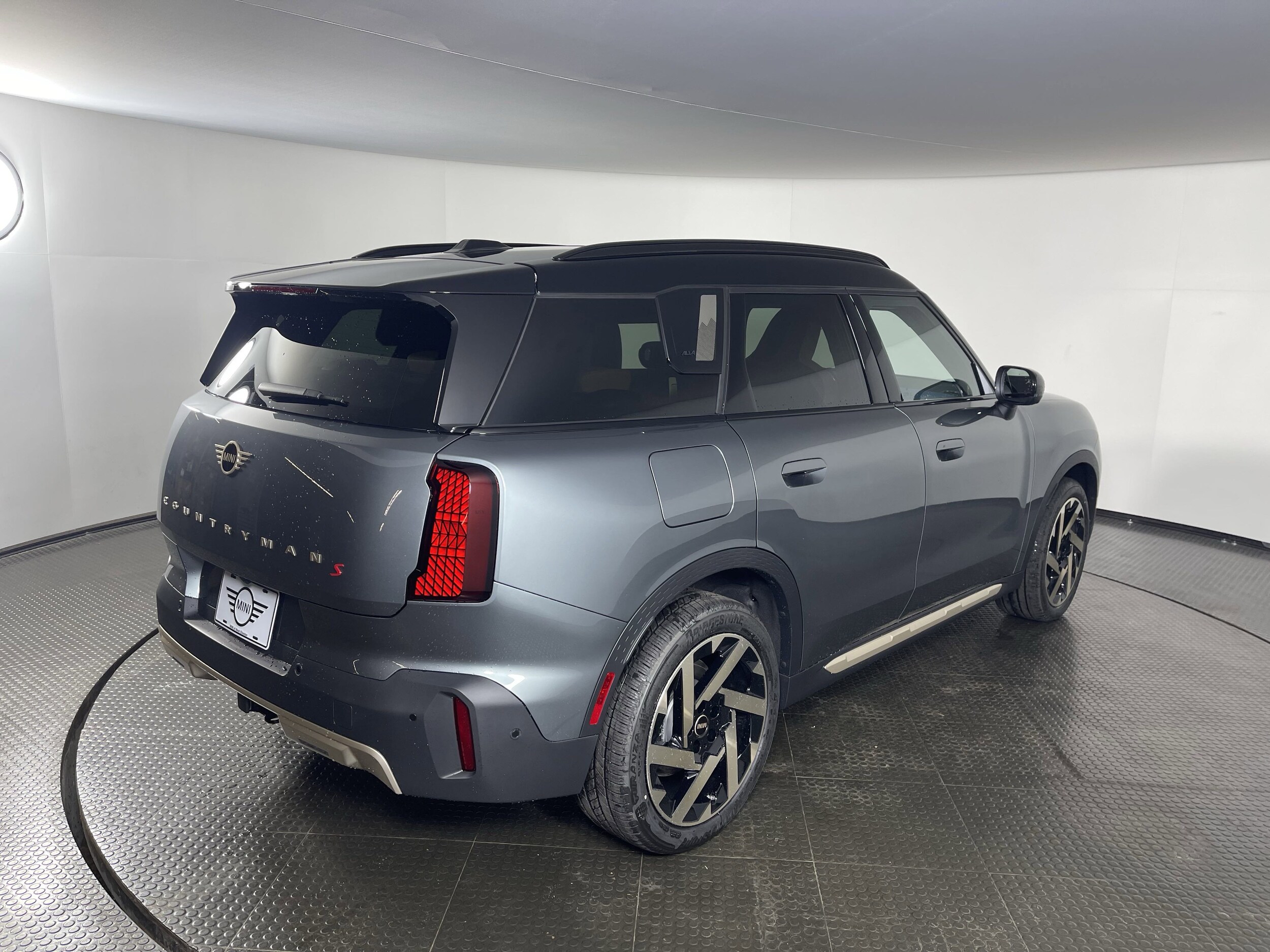 2025 Mini Cooper S ALL4 Iconic photo 4