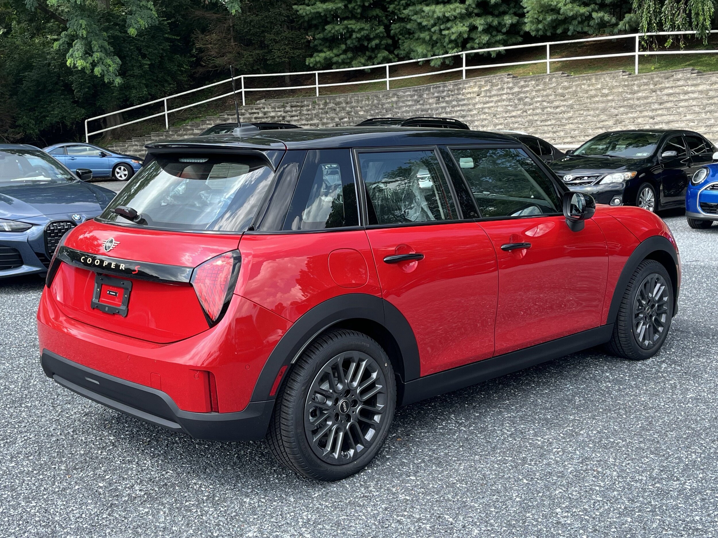 2025 Mini Cooper 2 Door Hardtop Signature photo 4