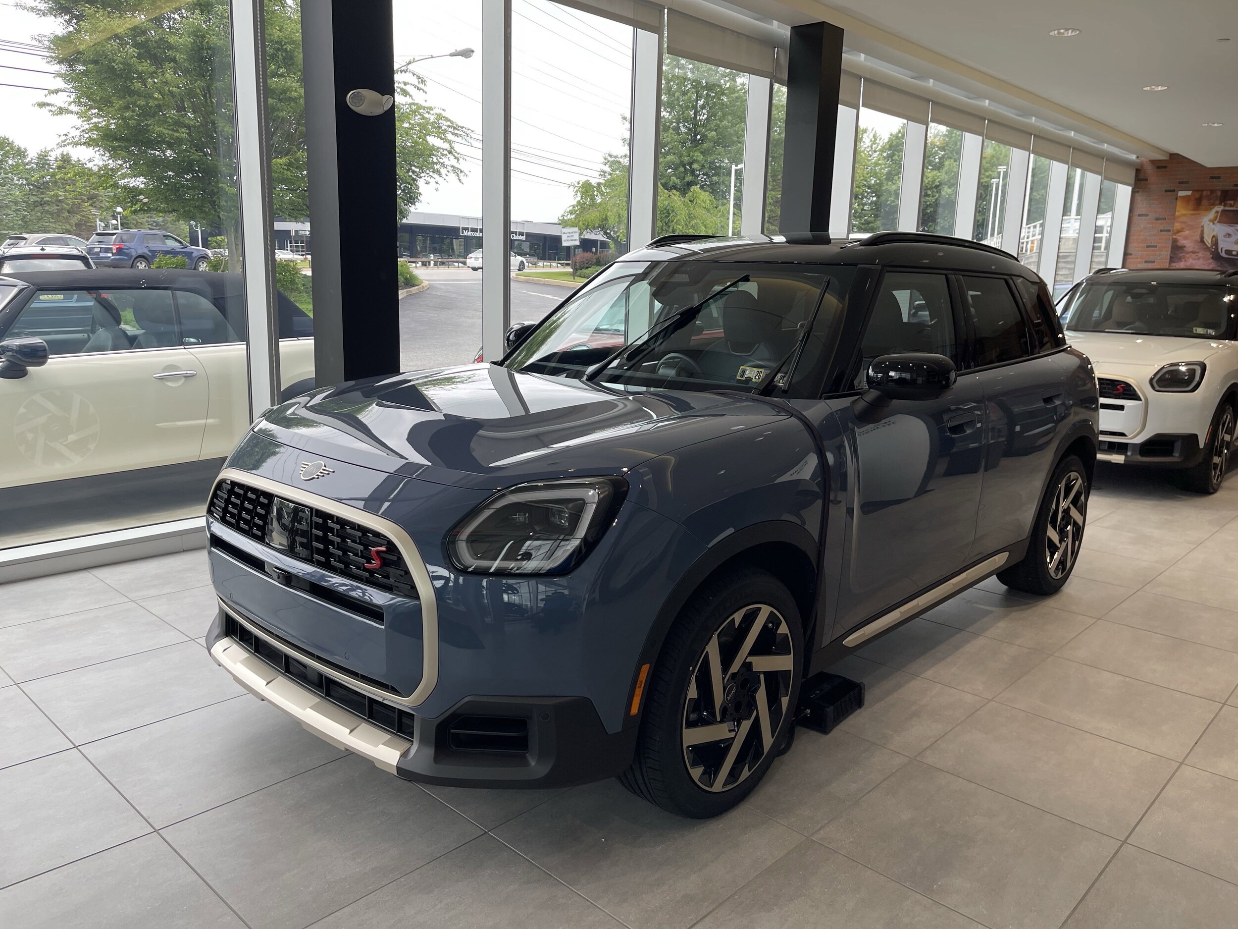 2025 Mini Cooper S ALL4 Iconic photo 2
