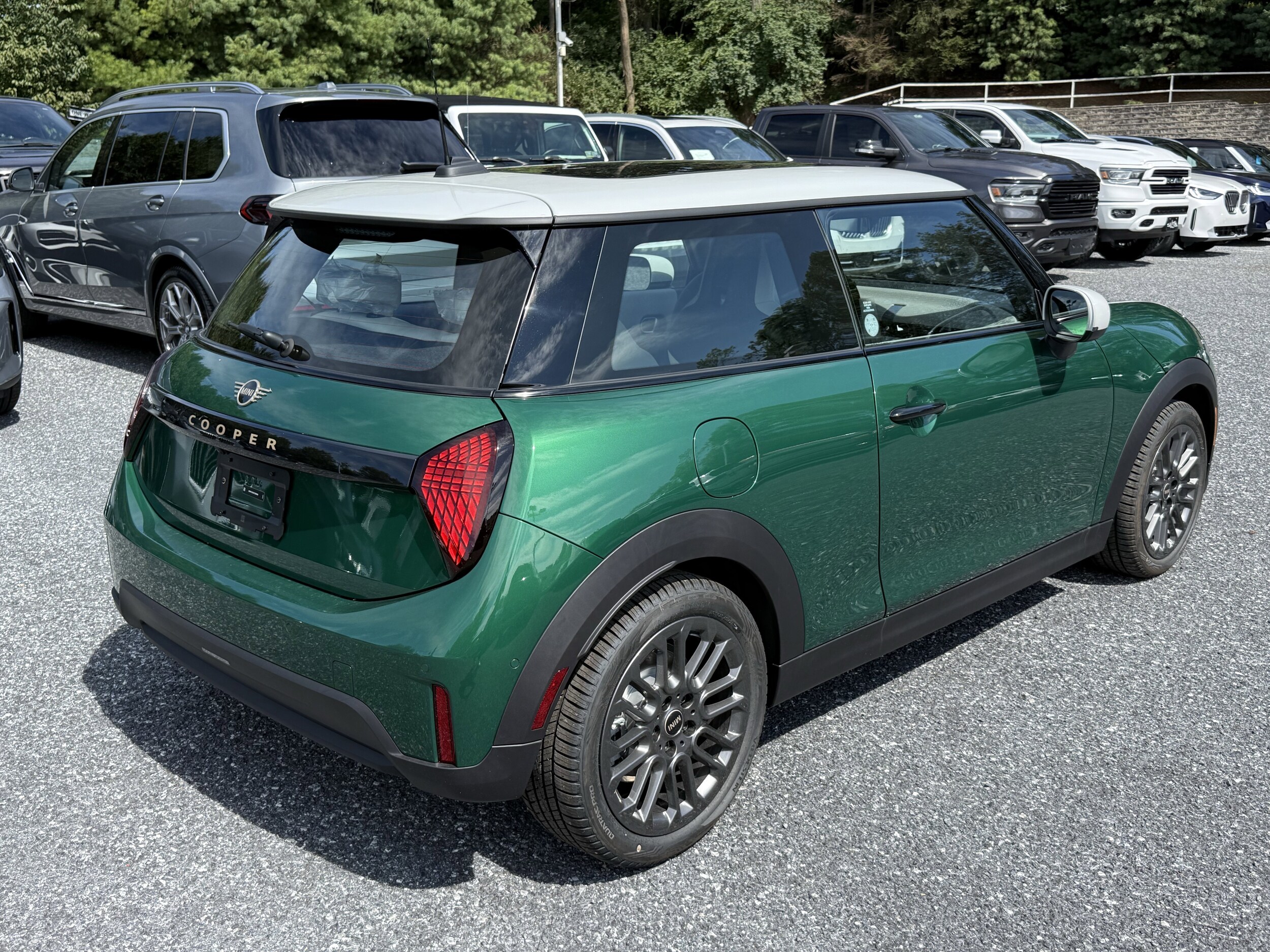 2026 Mini Cooper 2 Door Hardtop Signature photo 3