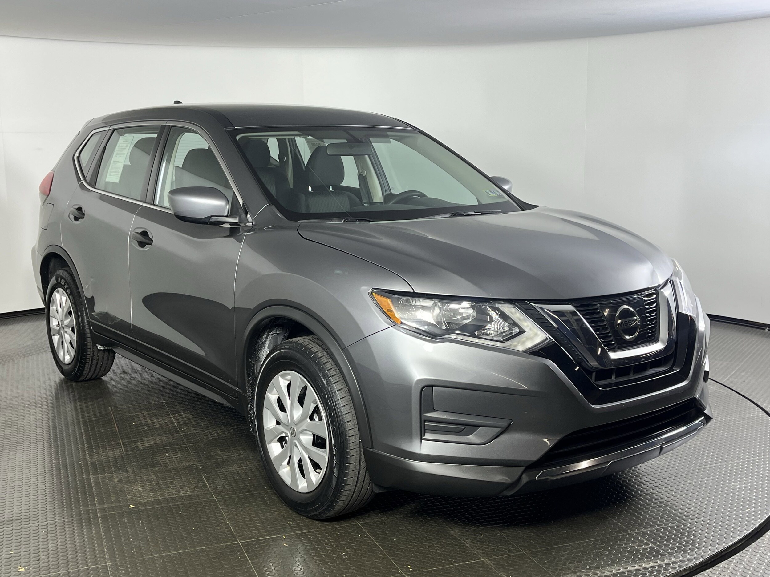 2017 Nissan Rogue AWD S photo 2