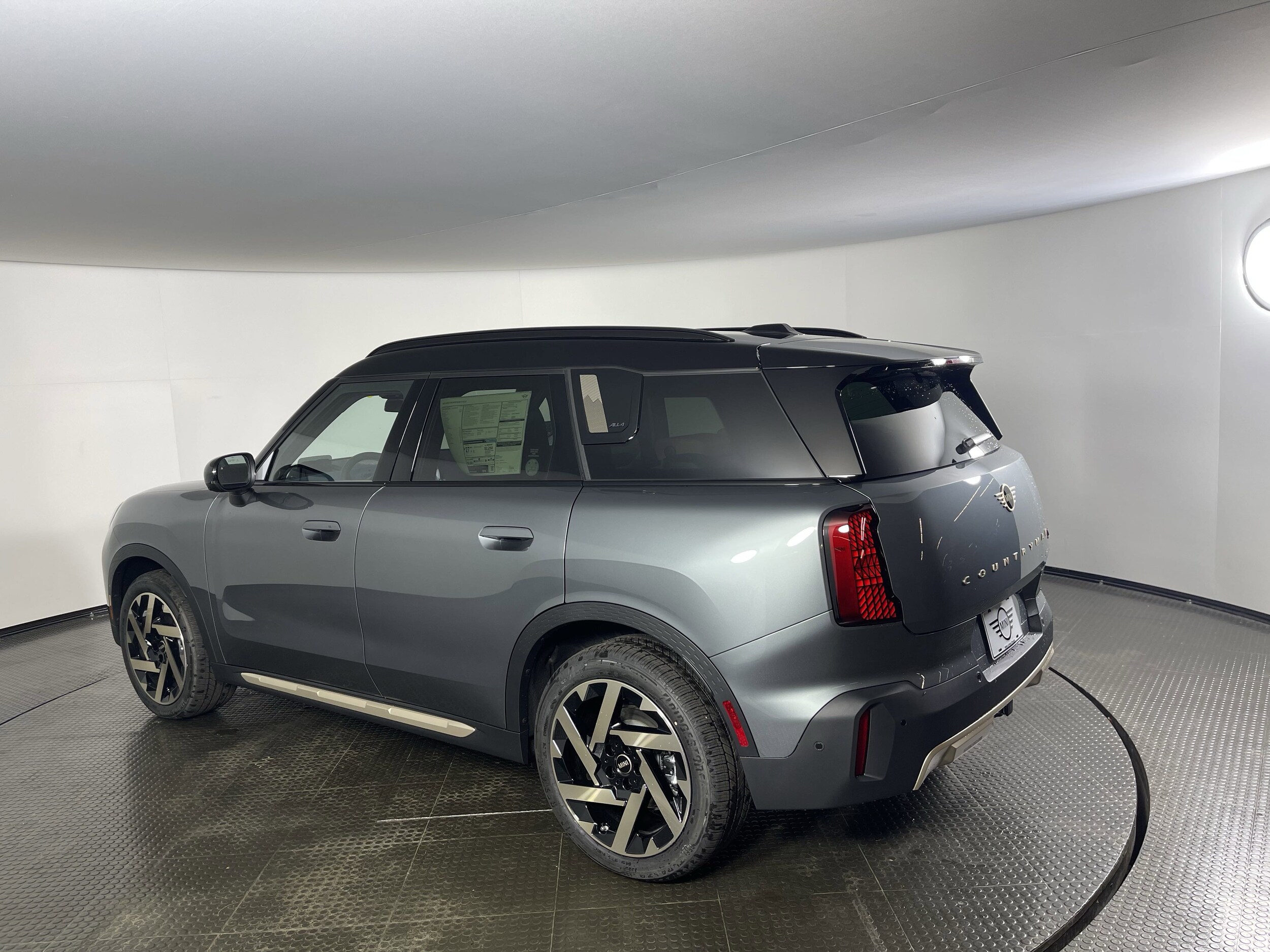 2025 Mini Cooper S ALL4 Iconic photo 3