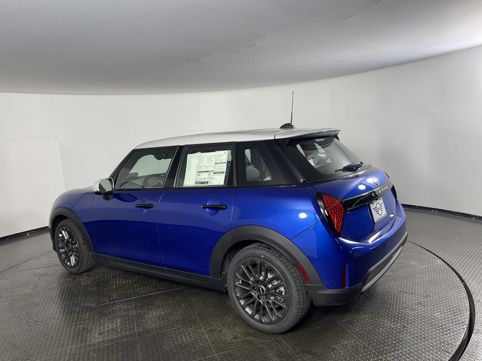 2025 Mini Cooper 2 Door S Hardtop Iconic photo 3