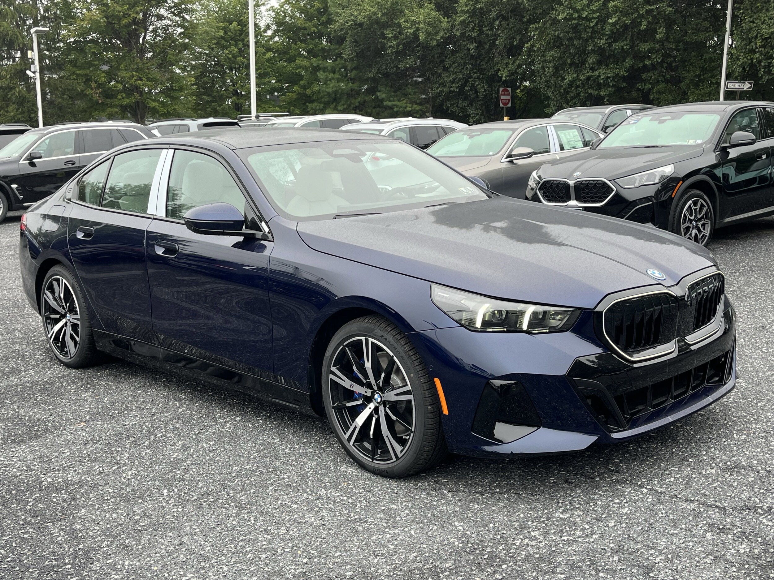2026 Bmw 550e 550e xDrive photo 3