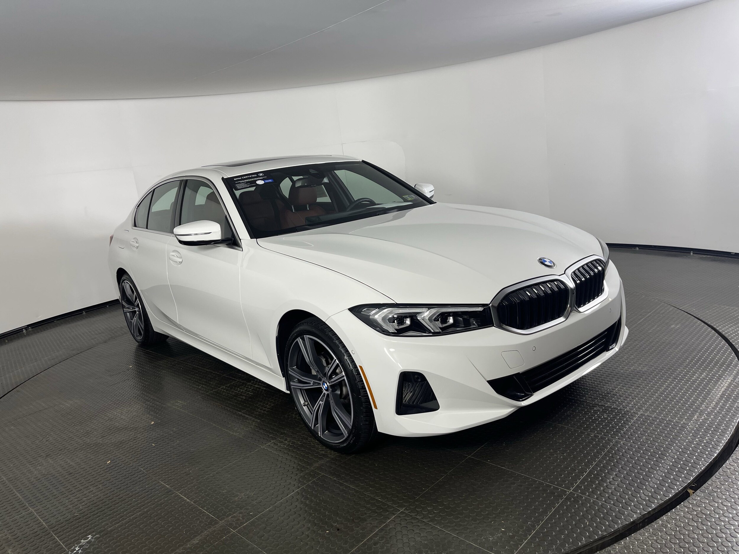 2024 Bmw 330i photo 2