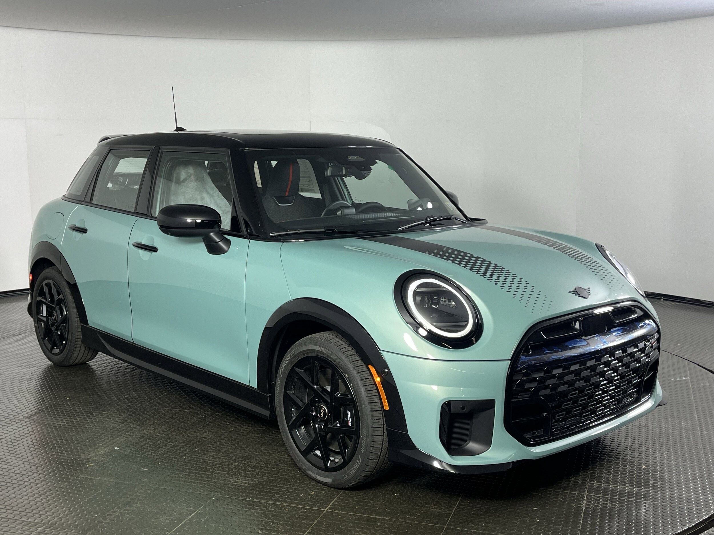 2026 Mini Cooper 4 Door Hardtop S Iconic photo 2