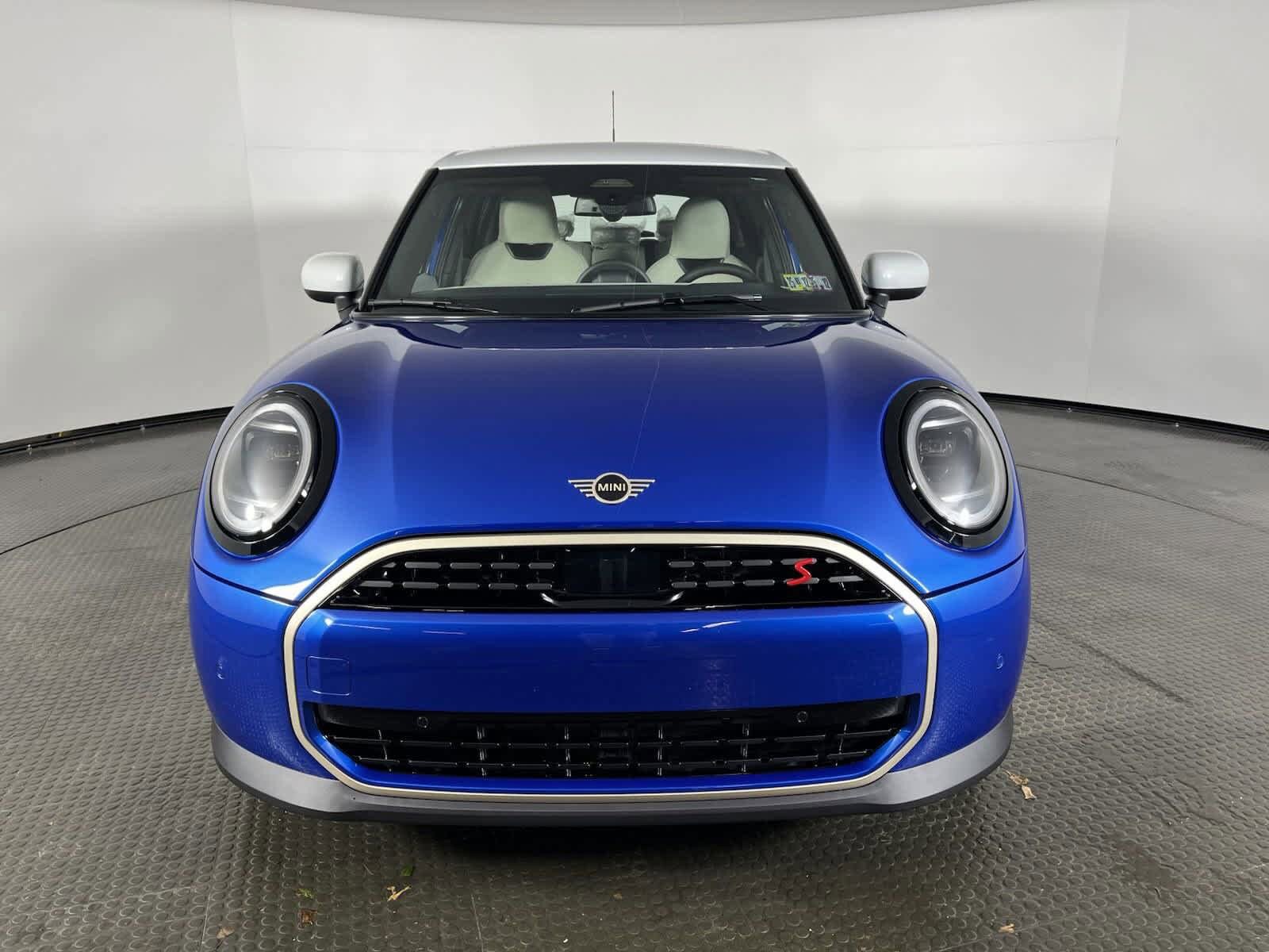2025 Mini Cooper S Hardtop 2 Door photo 2