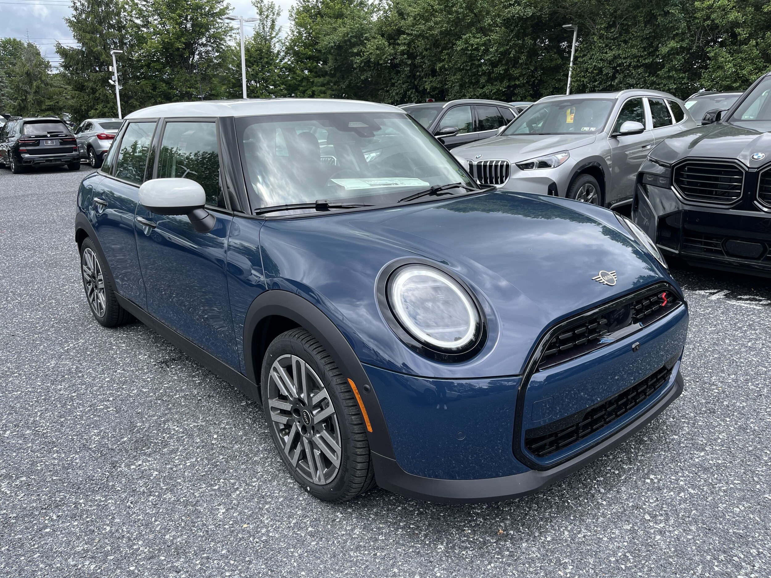 2025 Mini Cooper S Iconic photo 2