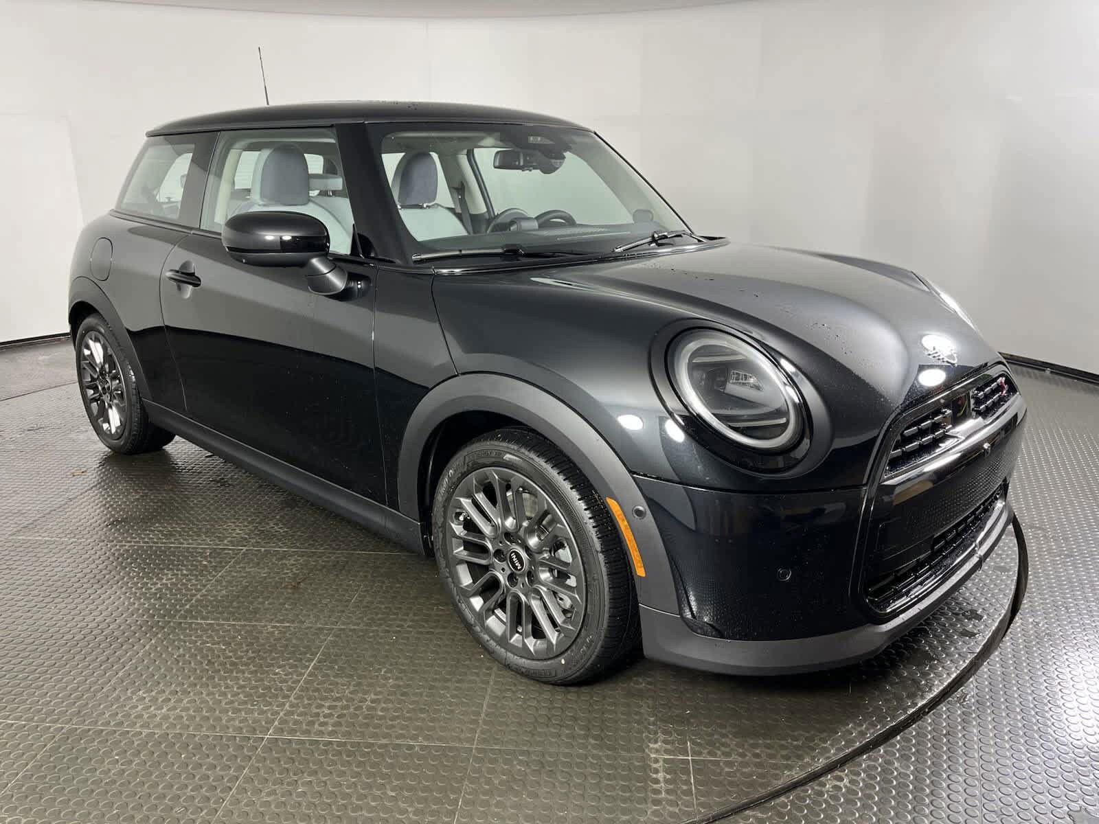 2025 Mini Cooper S Hardtop 2 Door photo 3