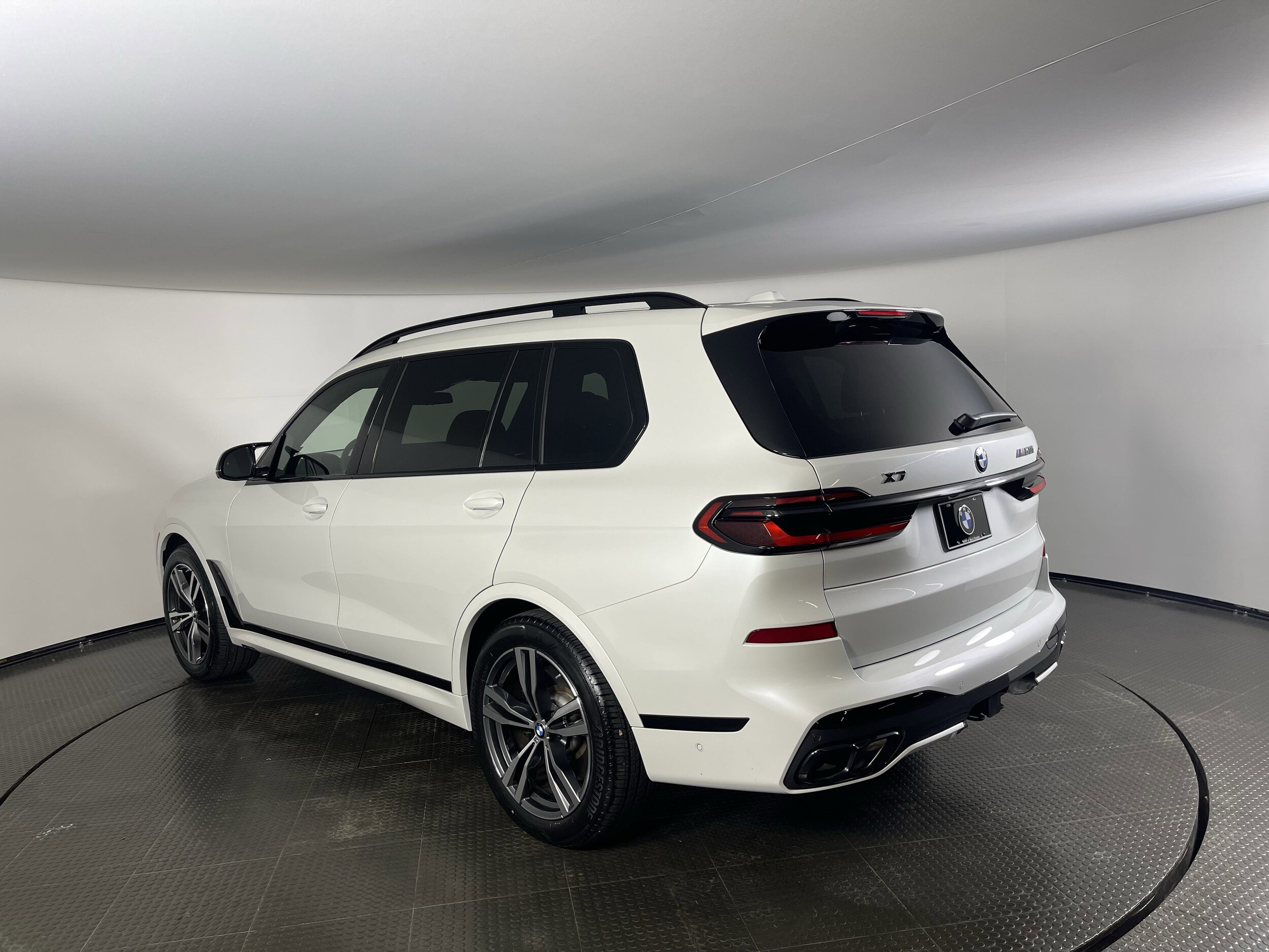 2025 Bmw X7 M60i photo 3