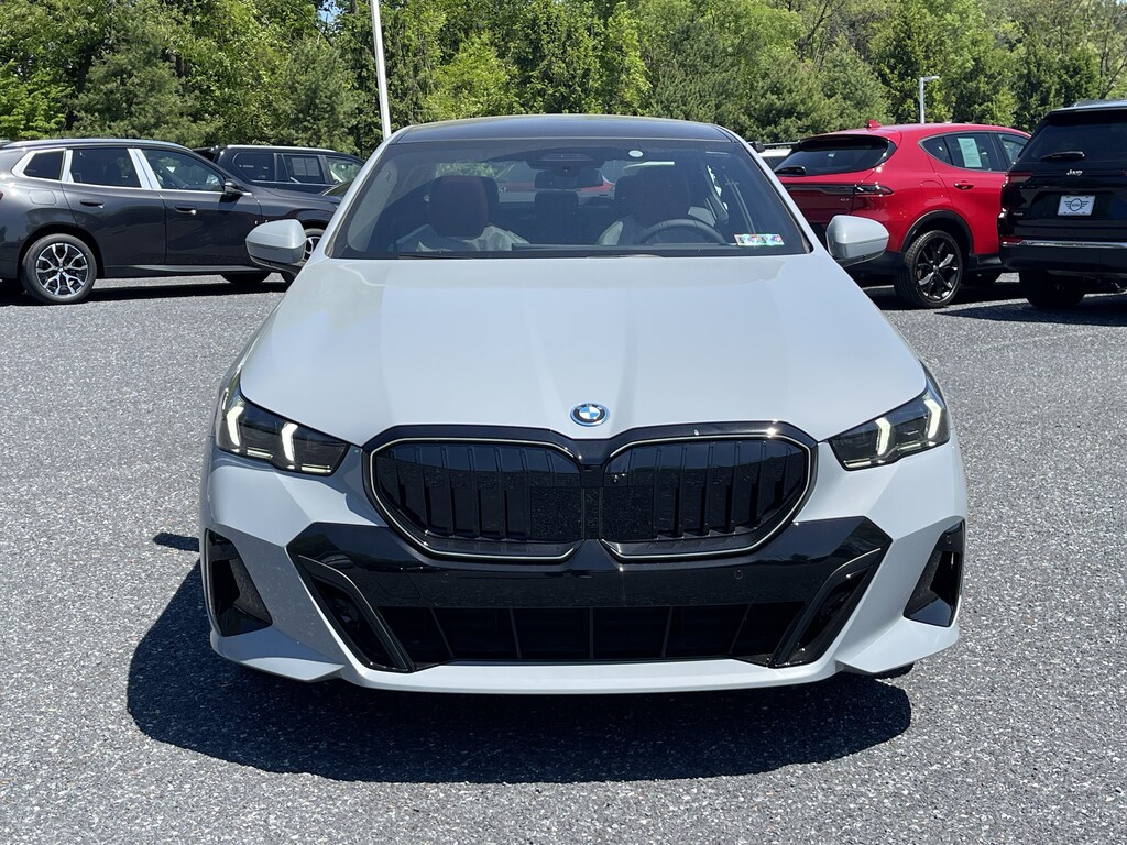 New 2027 BMW 550e xDrive Sedan
