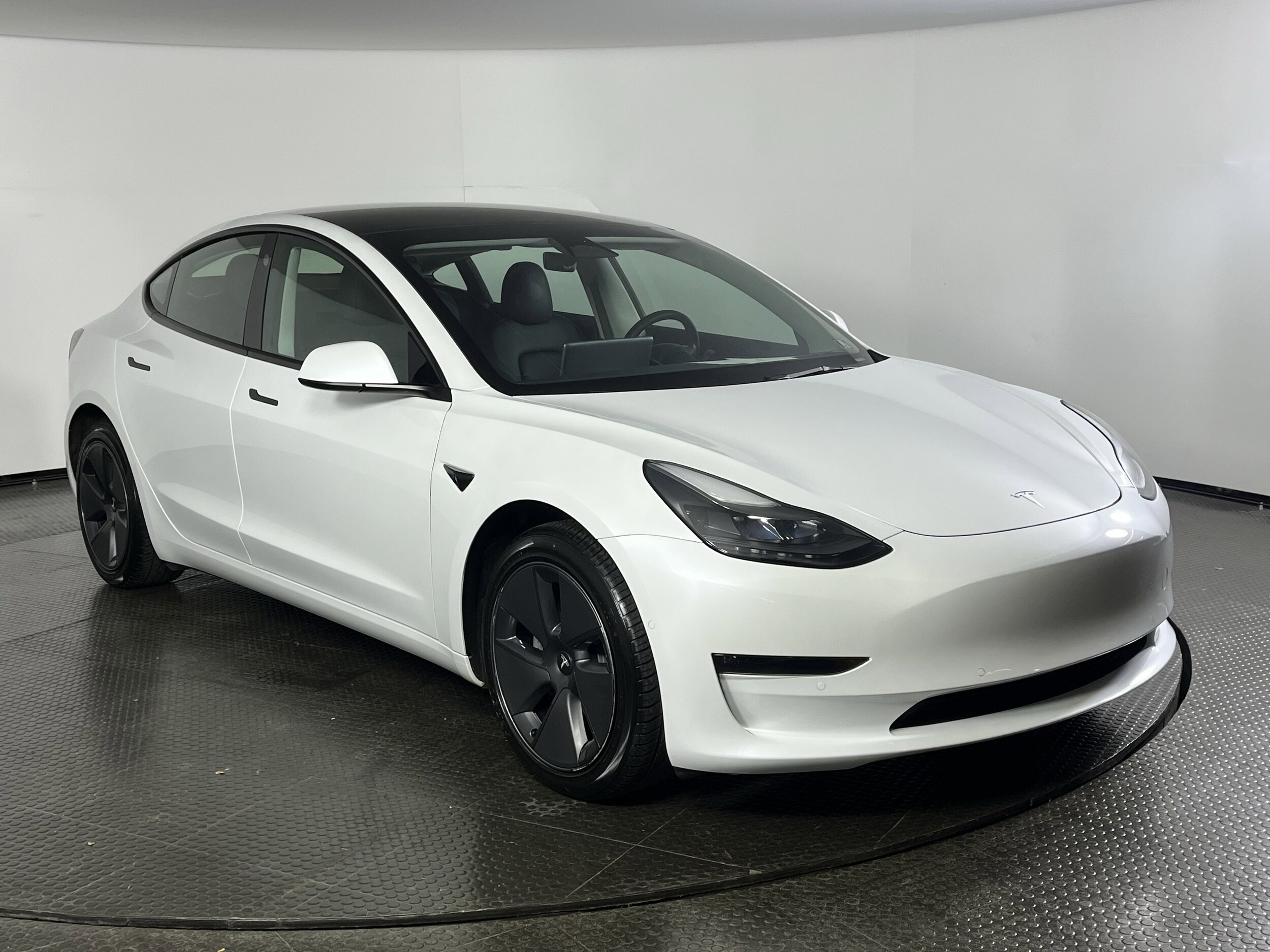 2022 Tesla Model 3 Long Range photo 2