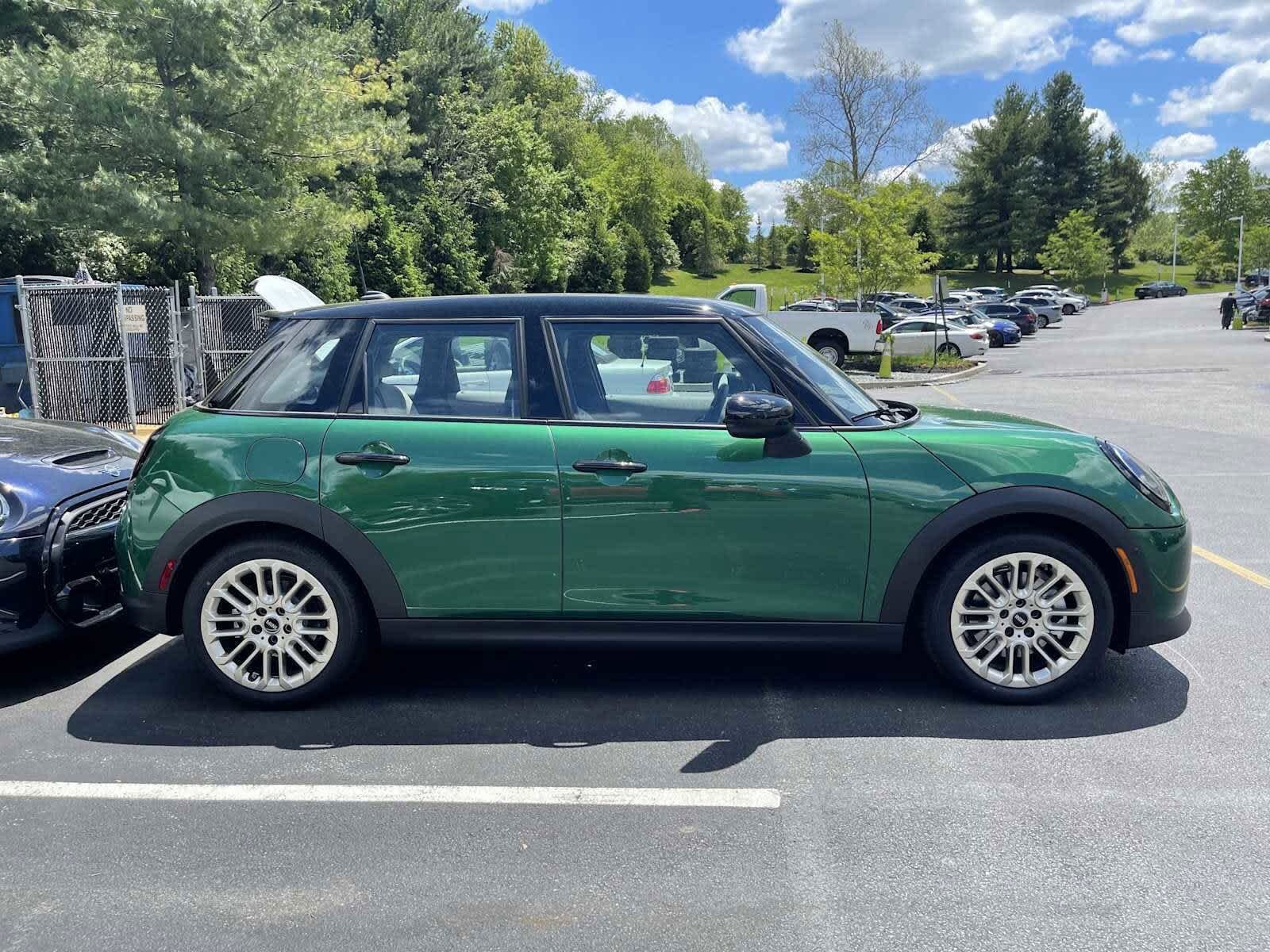 2025 Mini Cooper S Hardtop 2 Door photo 3
