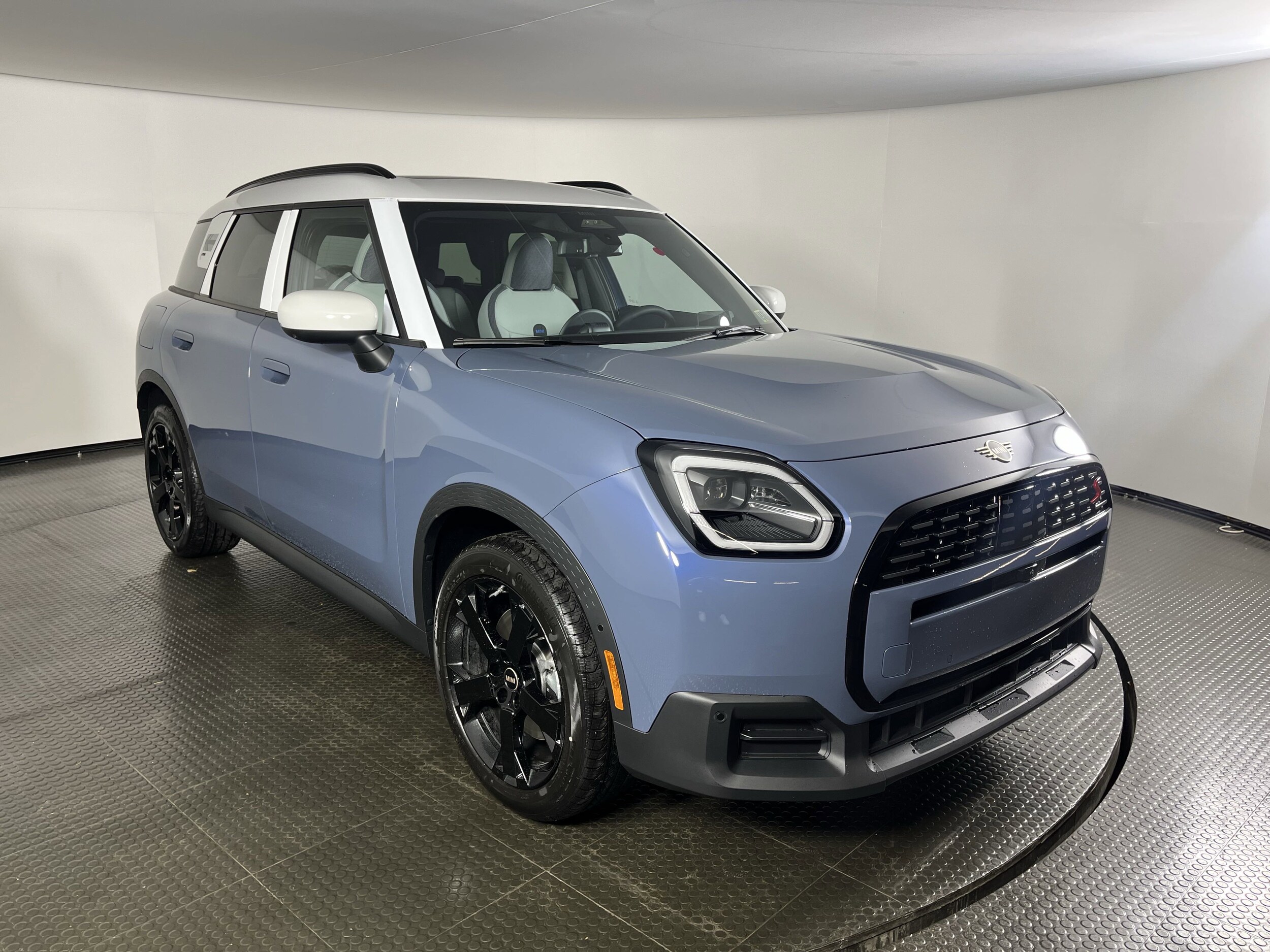 2025 Mini Cooper S ALL4 photo 2