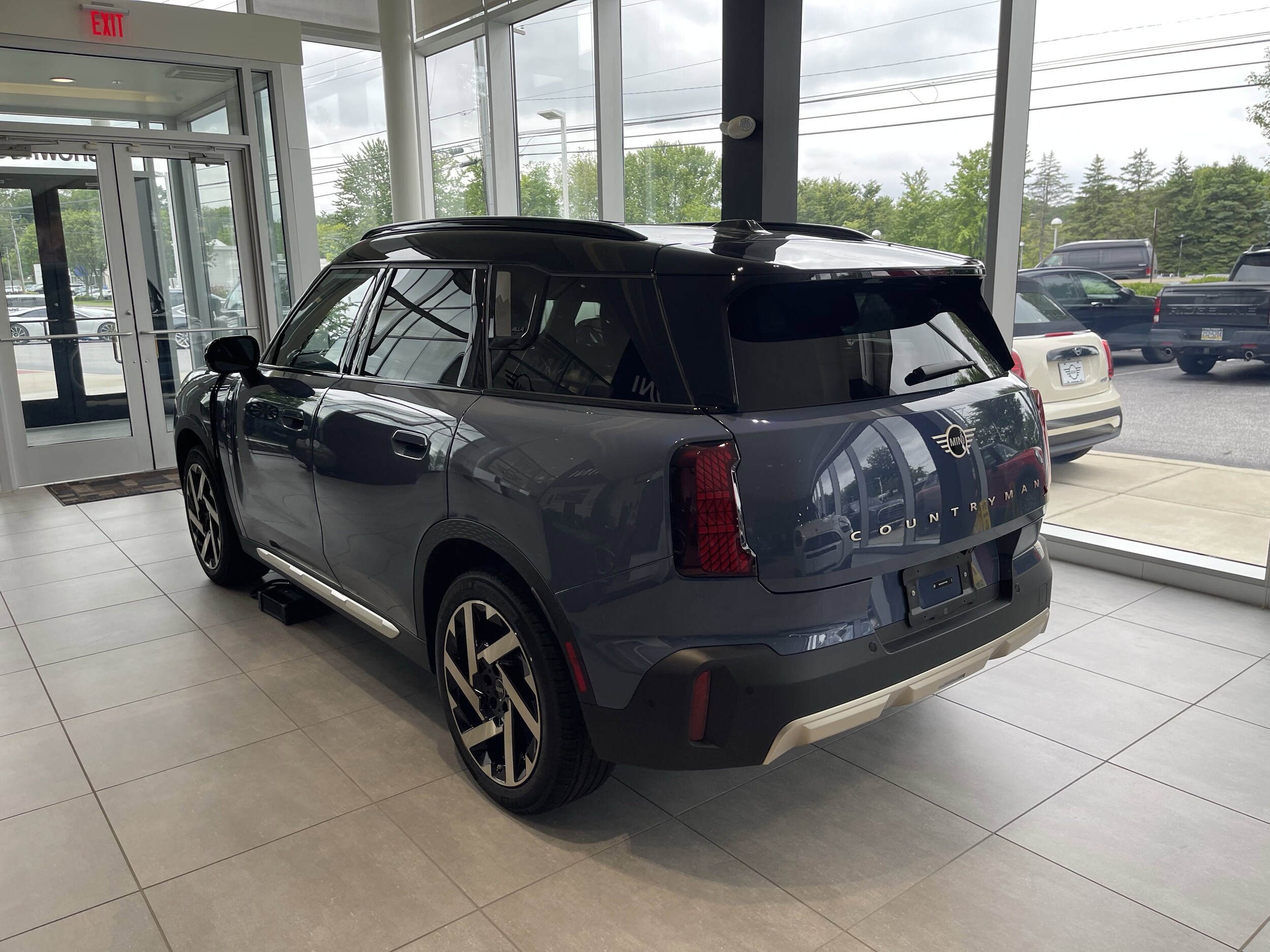 2025 Mini Cooper S ALL4 Iconic photo 4