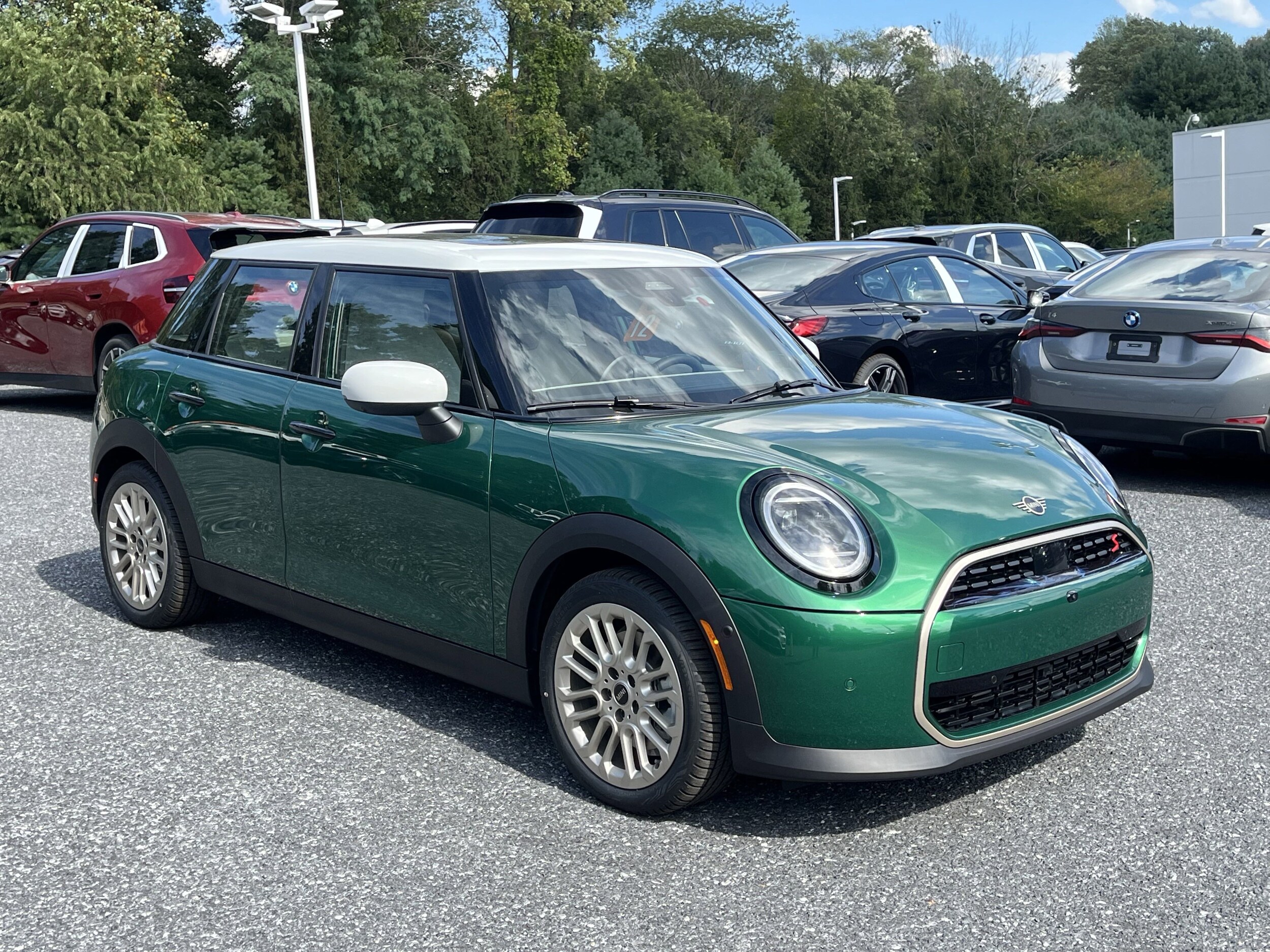 2025 Mini Cooper 4 Door Hardtop Iconic photo 3