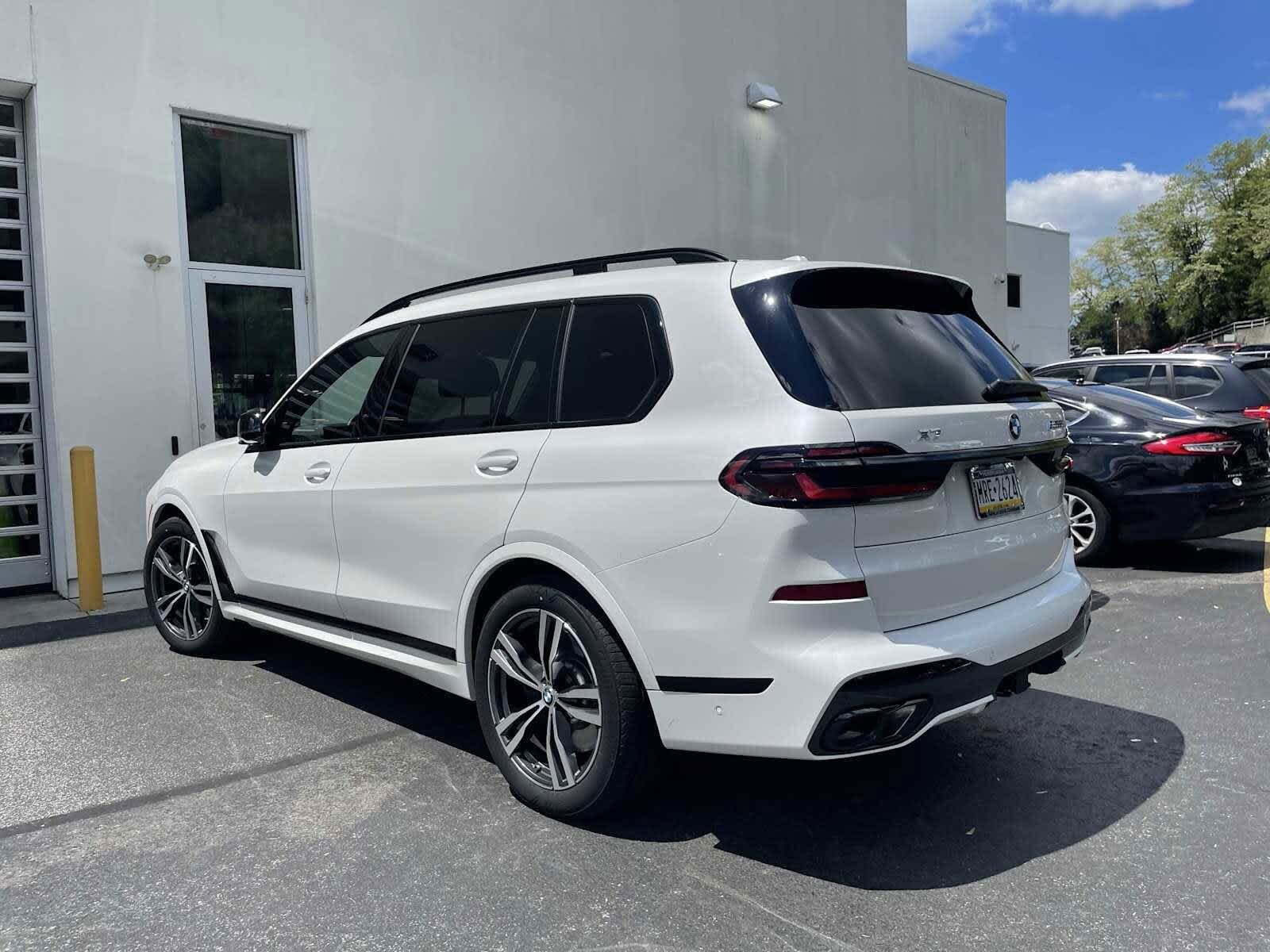 2025 Bmw X7 M60i photo 2