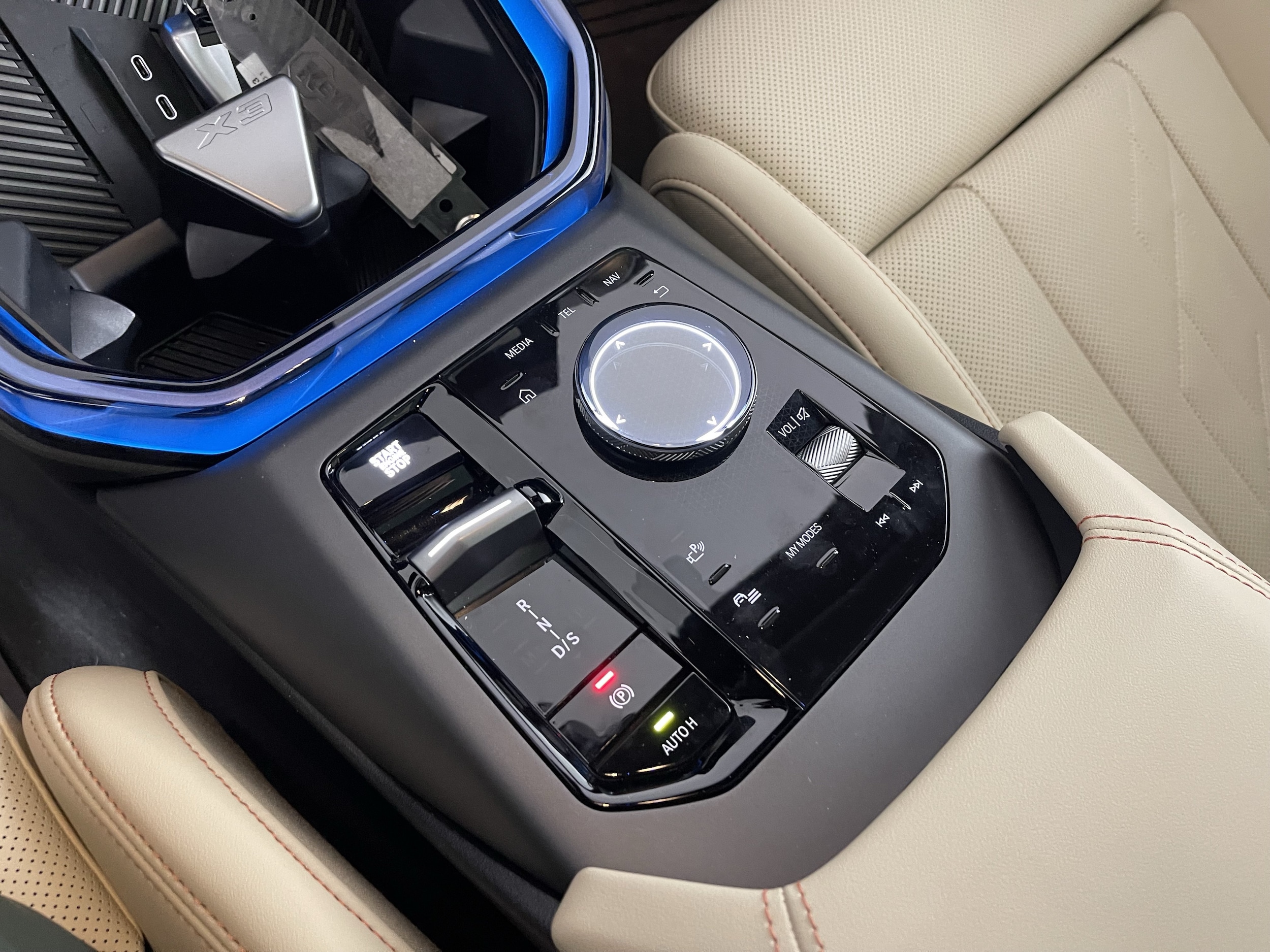 2026 BMW X3 30 - Photo 15