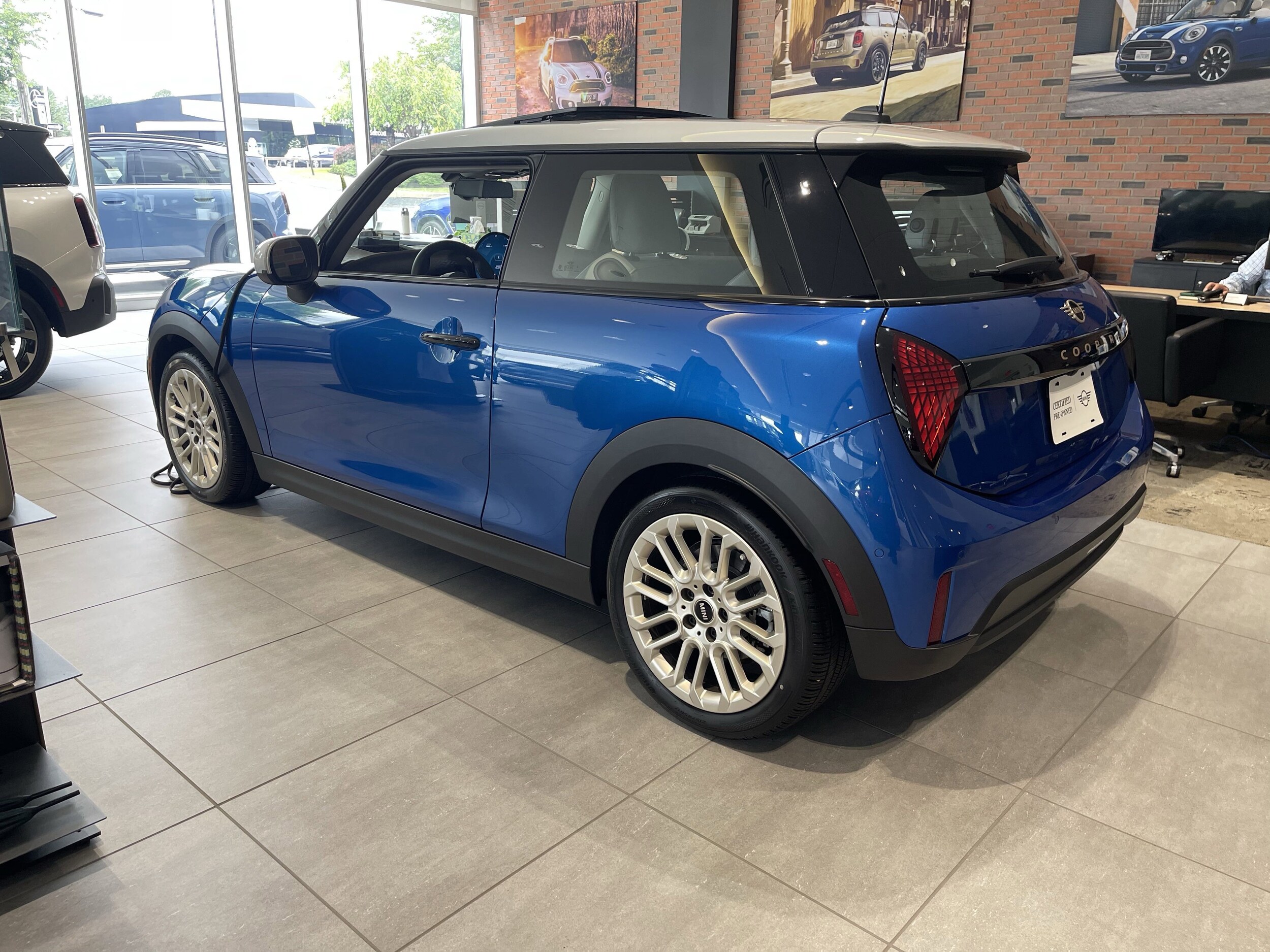 2025 Mini Cooper Hardtop 2 Door photo 3