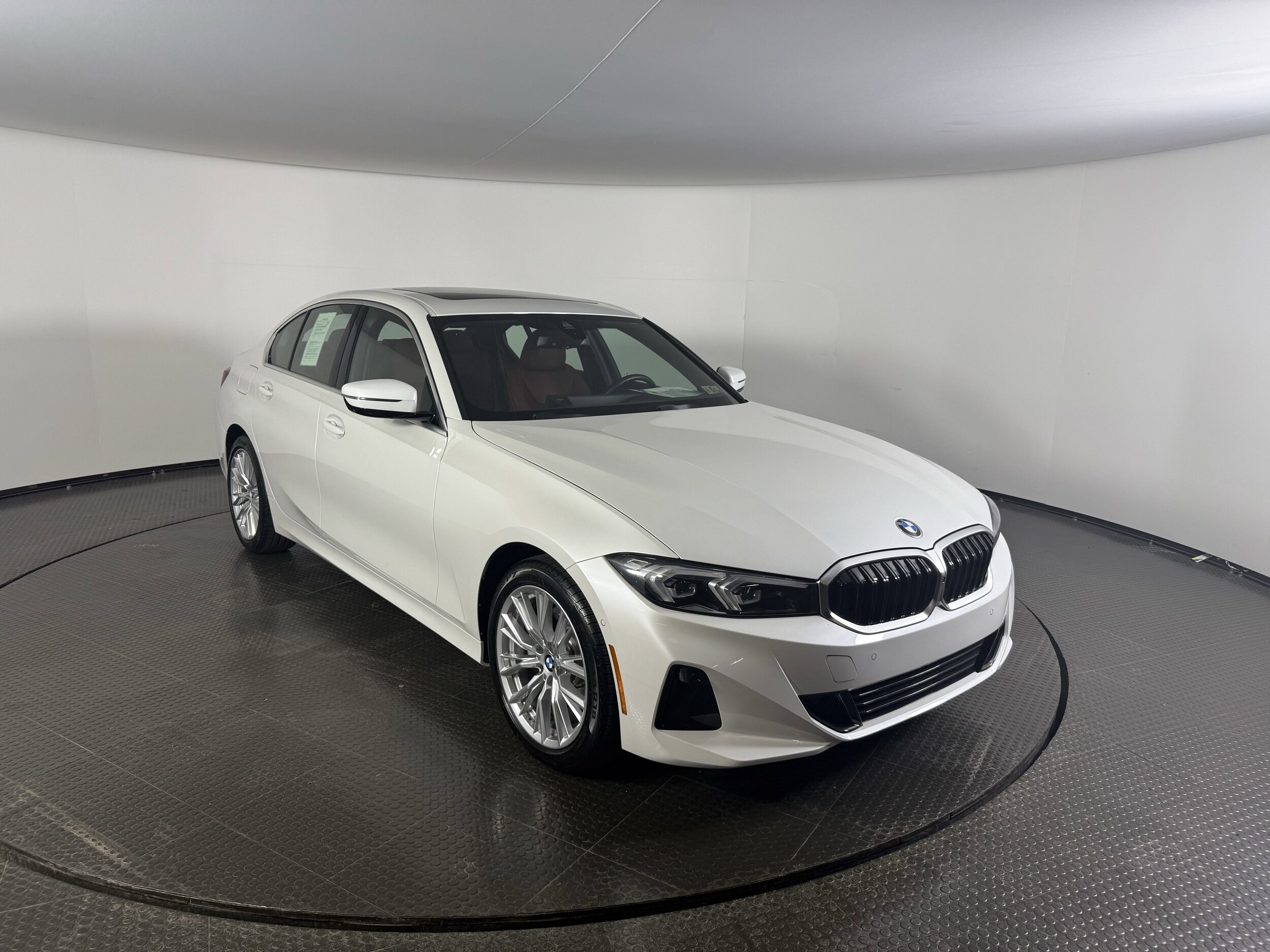 2024 Bmw 330i xDrive photo 2