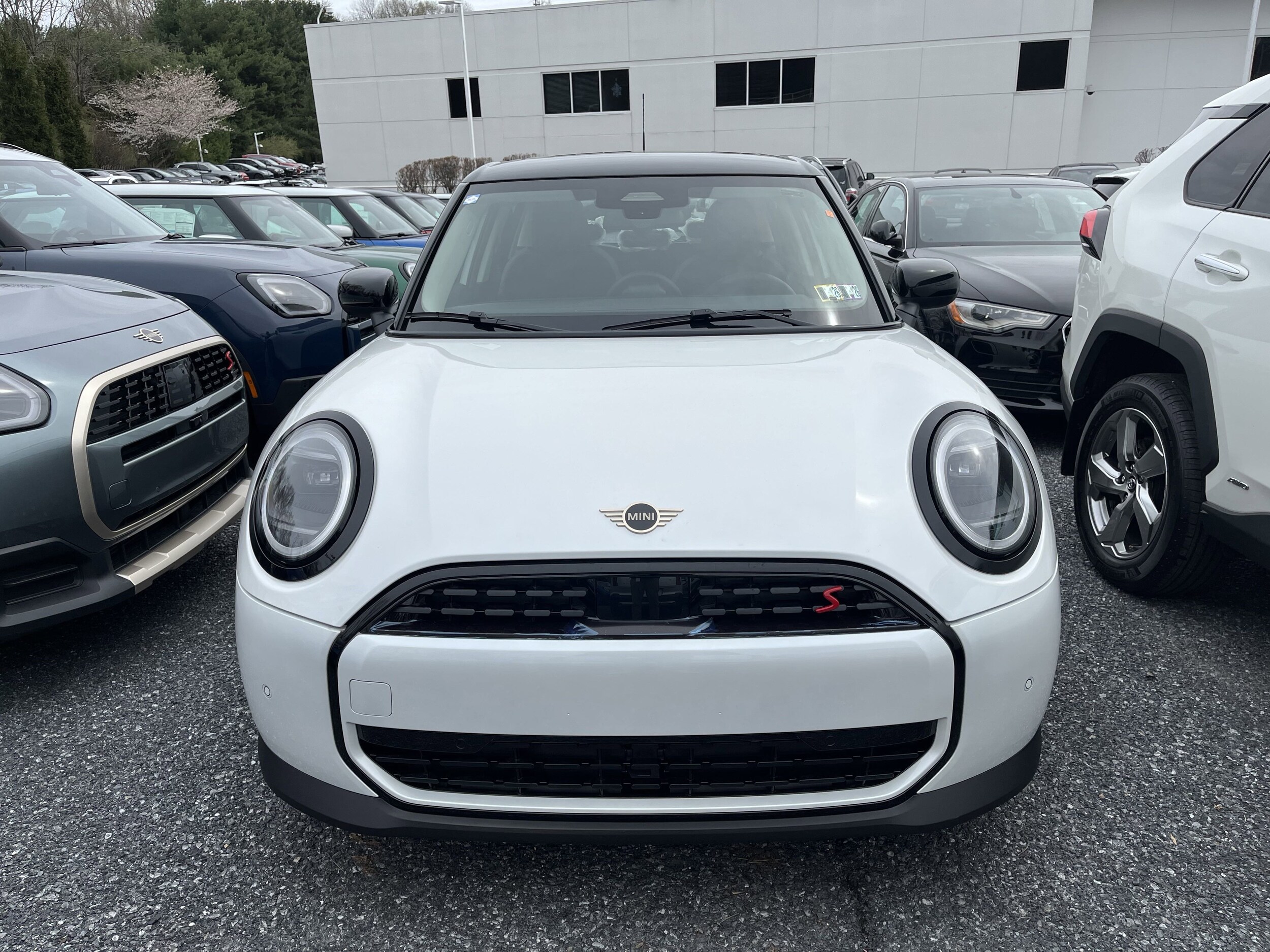 2025 Mini Cooper S Hardtop 2 Door photo 2