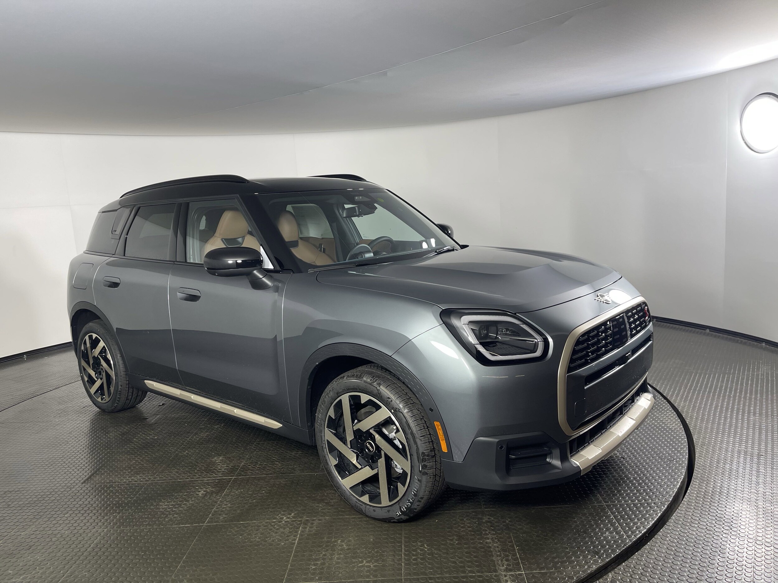 2025 Mini Cooper S ALL4 Iconic photo 2