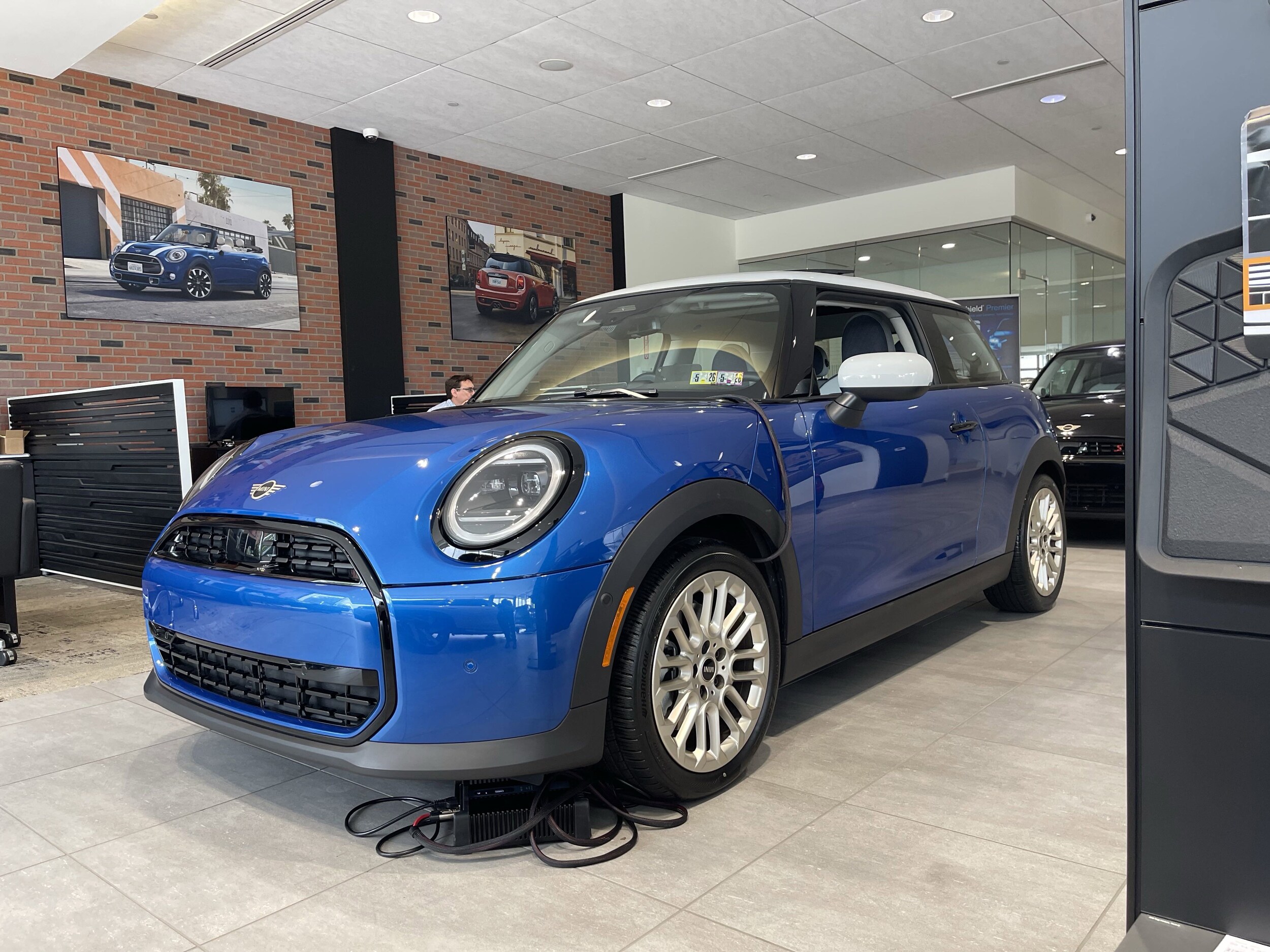 2025 Mini Cooper Hardtop 2 Door photo 2