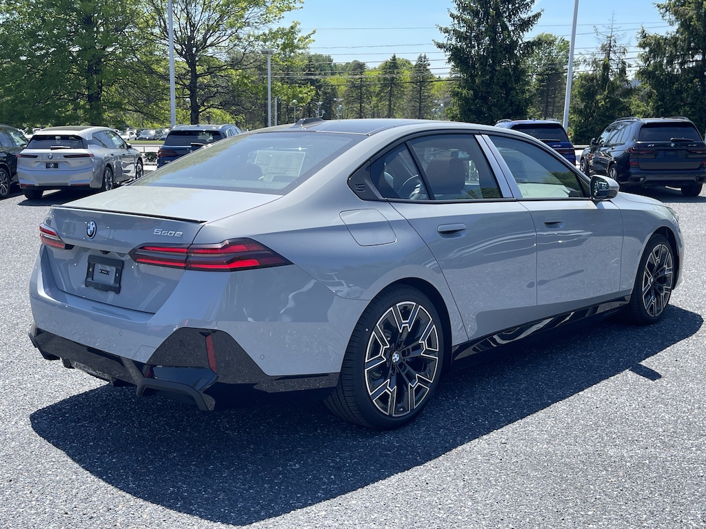 New 2027 BMW 550e xDrive Sedan