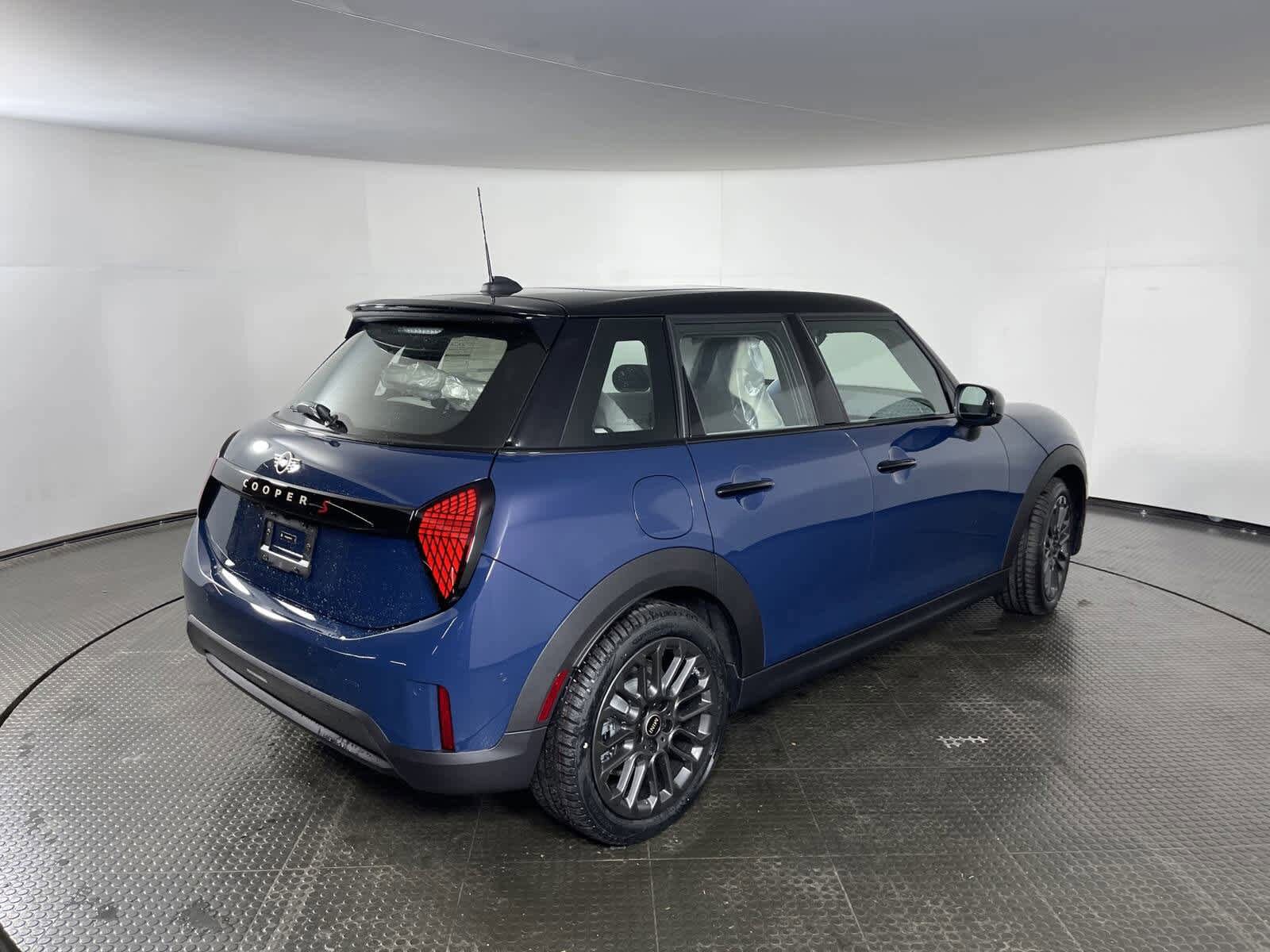 2025 Mini Cooper 4 Door Hardtop S photo 3