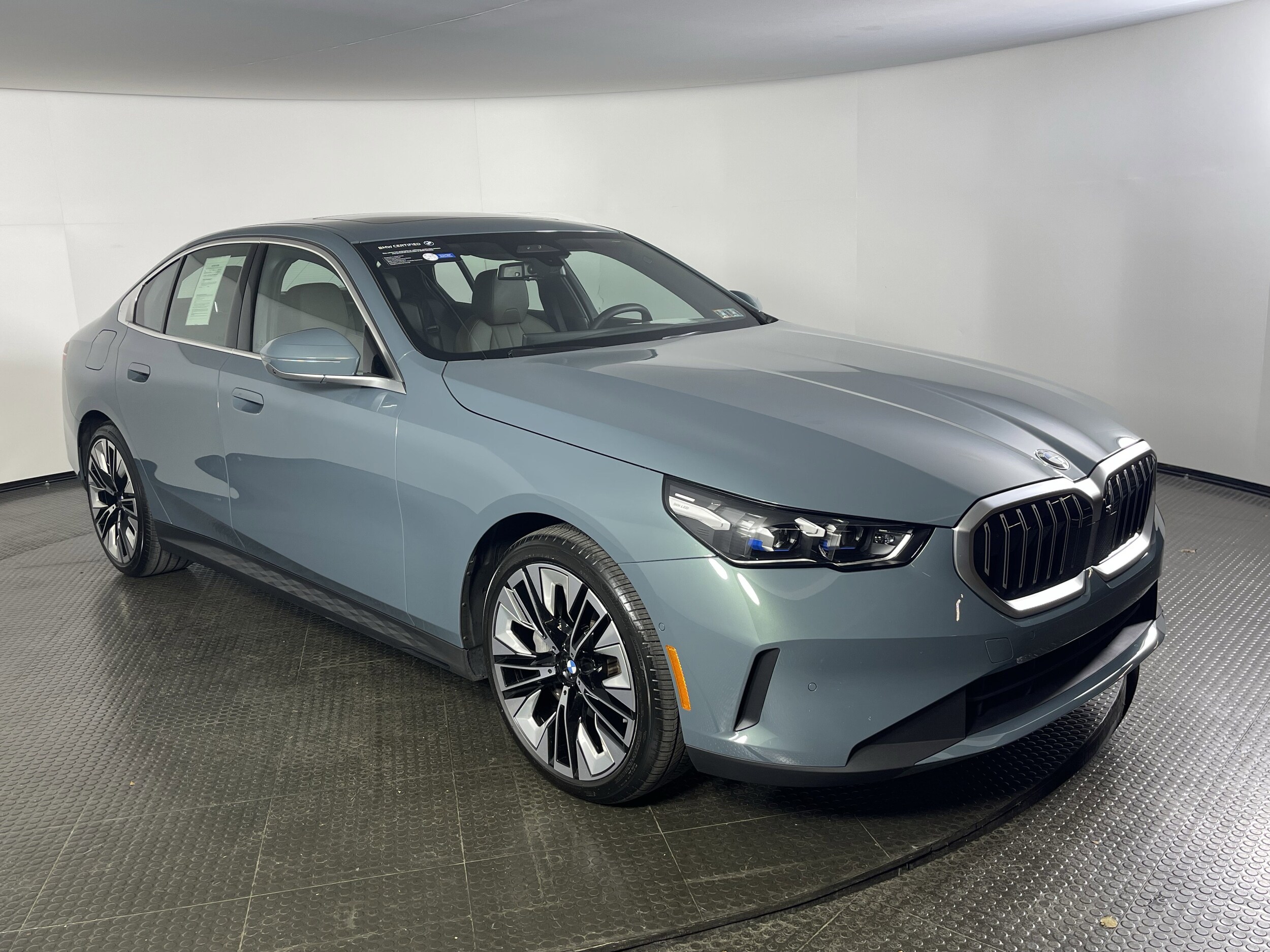 2025 Bmw 540i xDrive photo 2