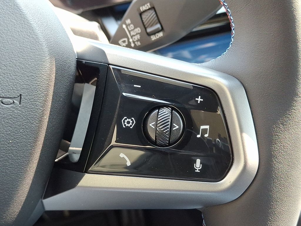 2025 BMW i5 M60 - Photo 14